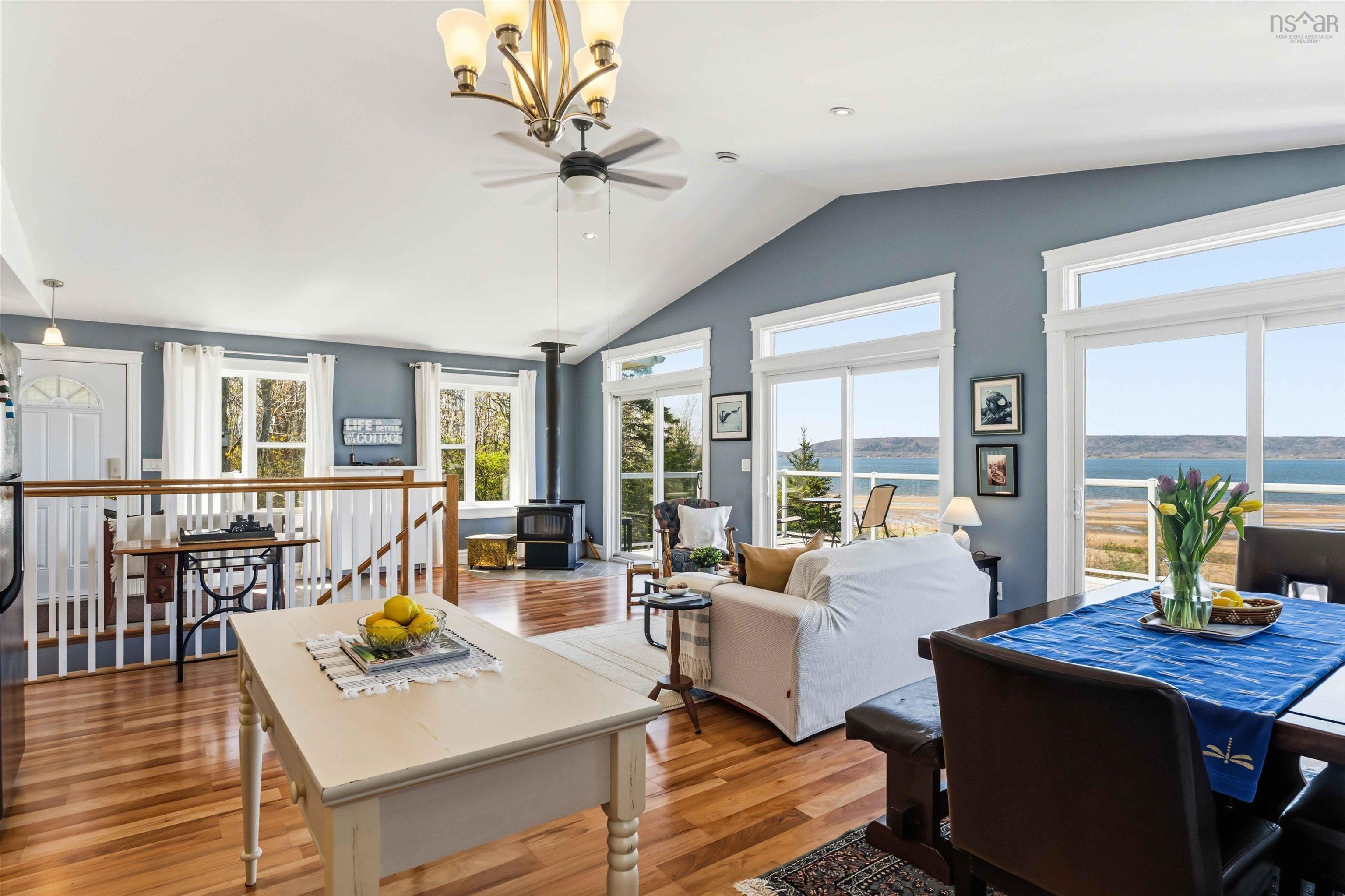$649,000.00: 38 Shore Drive, Deep Brook