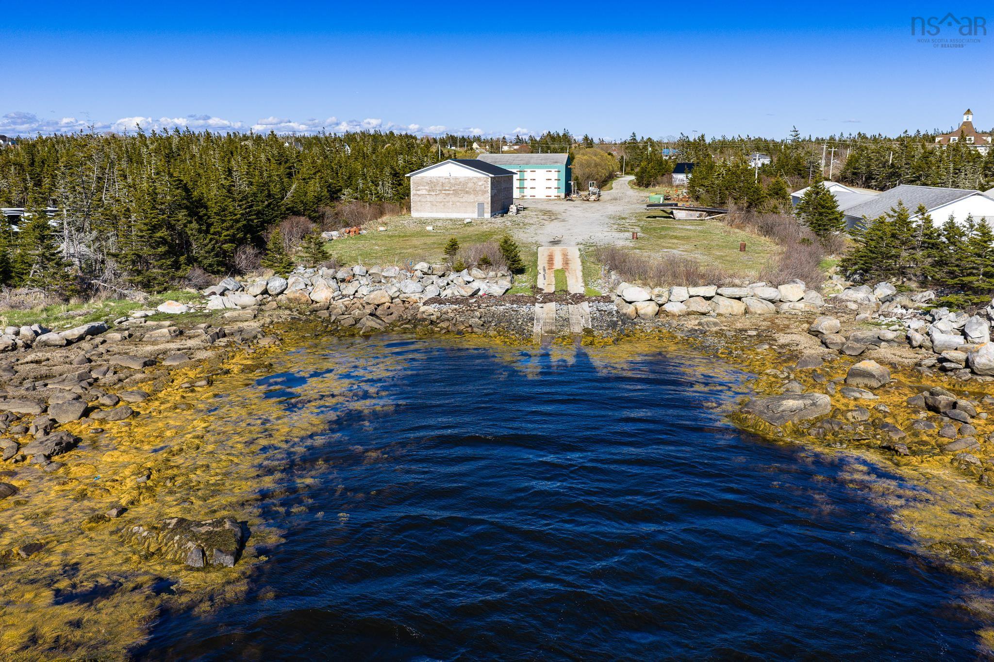 $799,000.00: 6717 3 Highway, Lower Woods Harbour