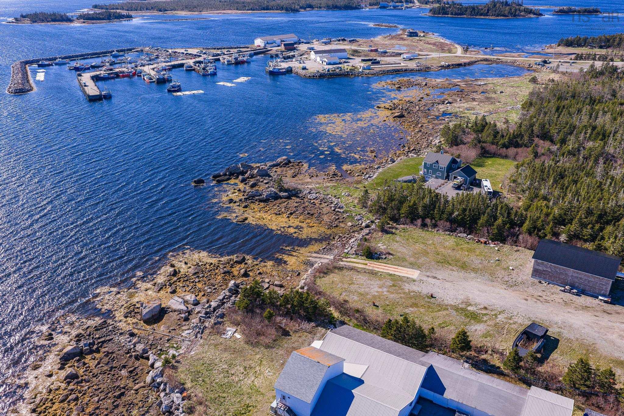 $799,000.00: 6717 3 Highway, Lower Woods Harbour