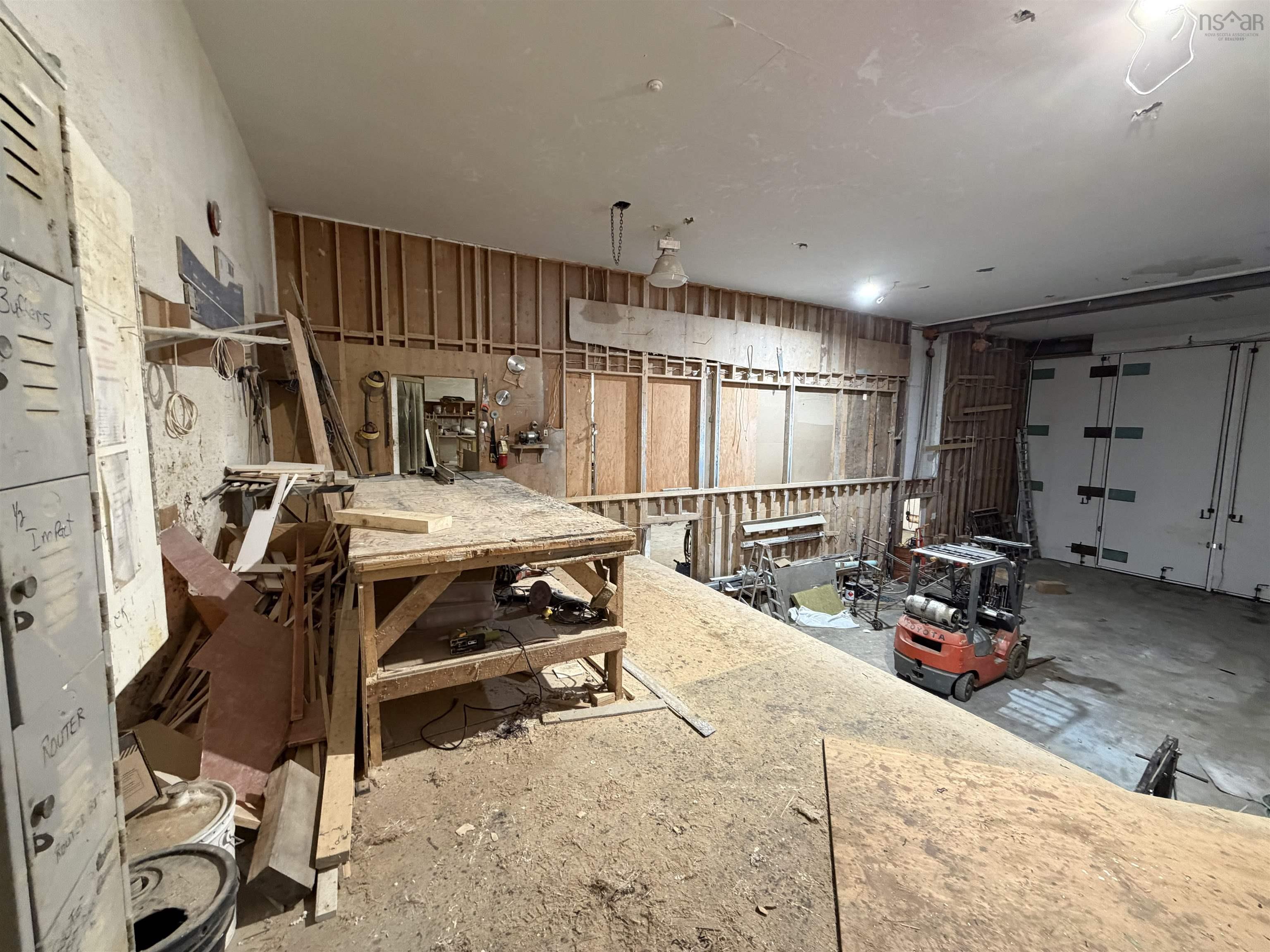 $799,000.00: 6717 3 Highway, Lower Woods Harbour