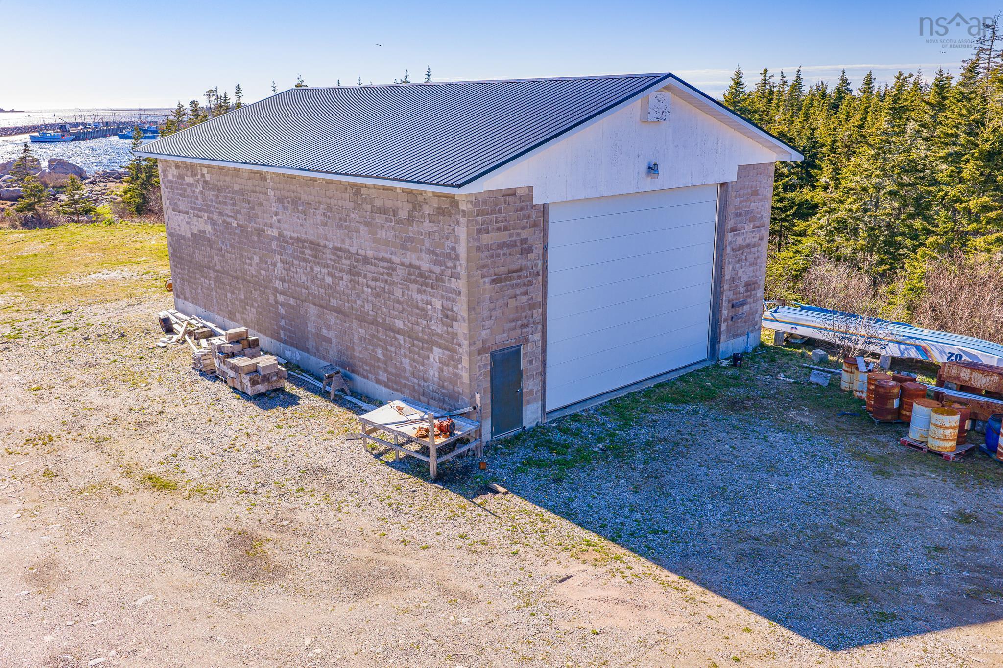 $799,000.00: 6717 3 Highway, Lower Woods Harbour