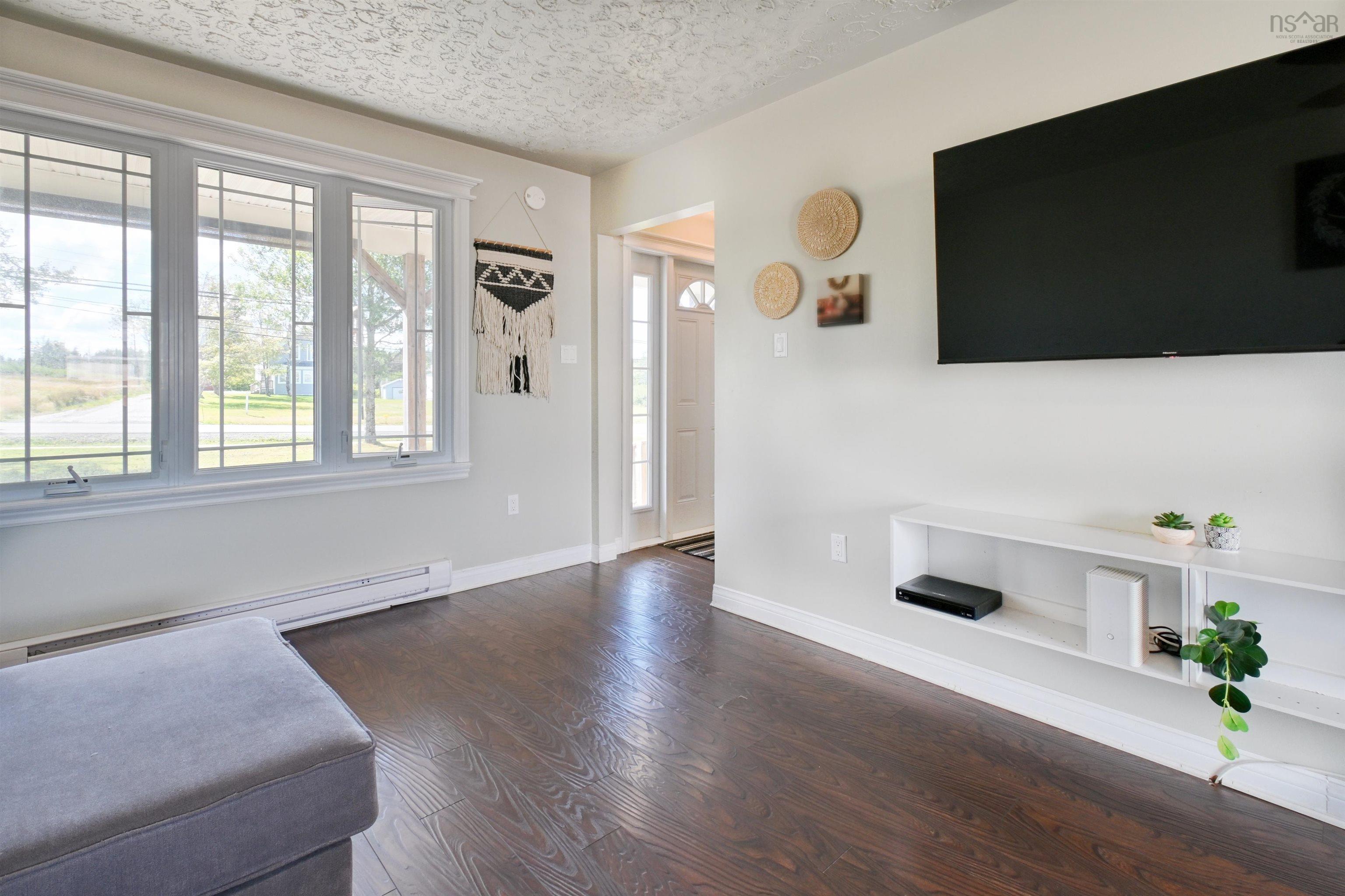 $334,500.00: 9307 Pepperell Street, St. Peter
