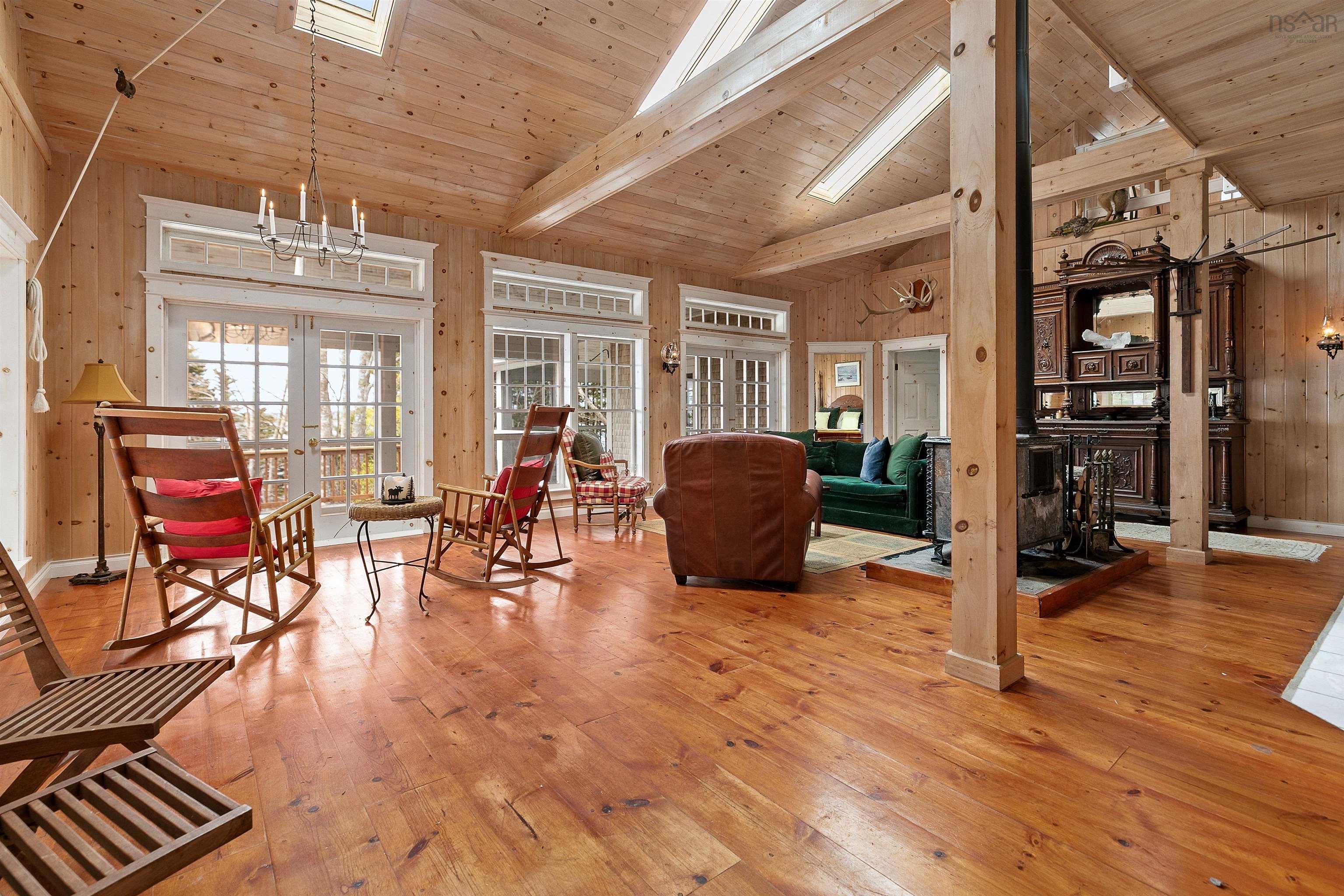 $2,499,900.00: Maple Island, Plymouth