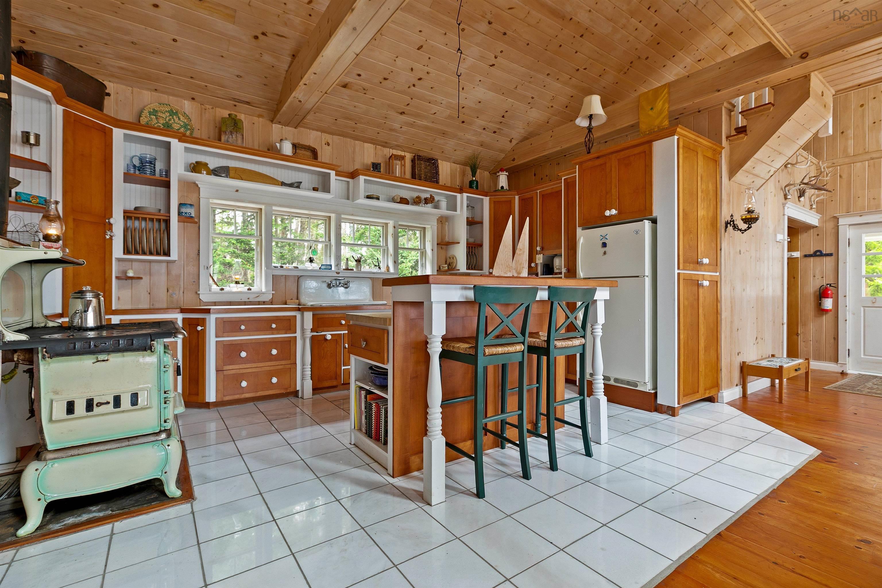 $2,499,900.00: Maple Island, Plymouth