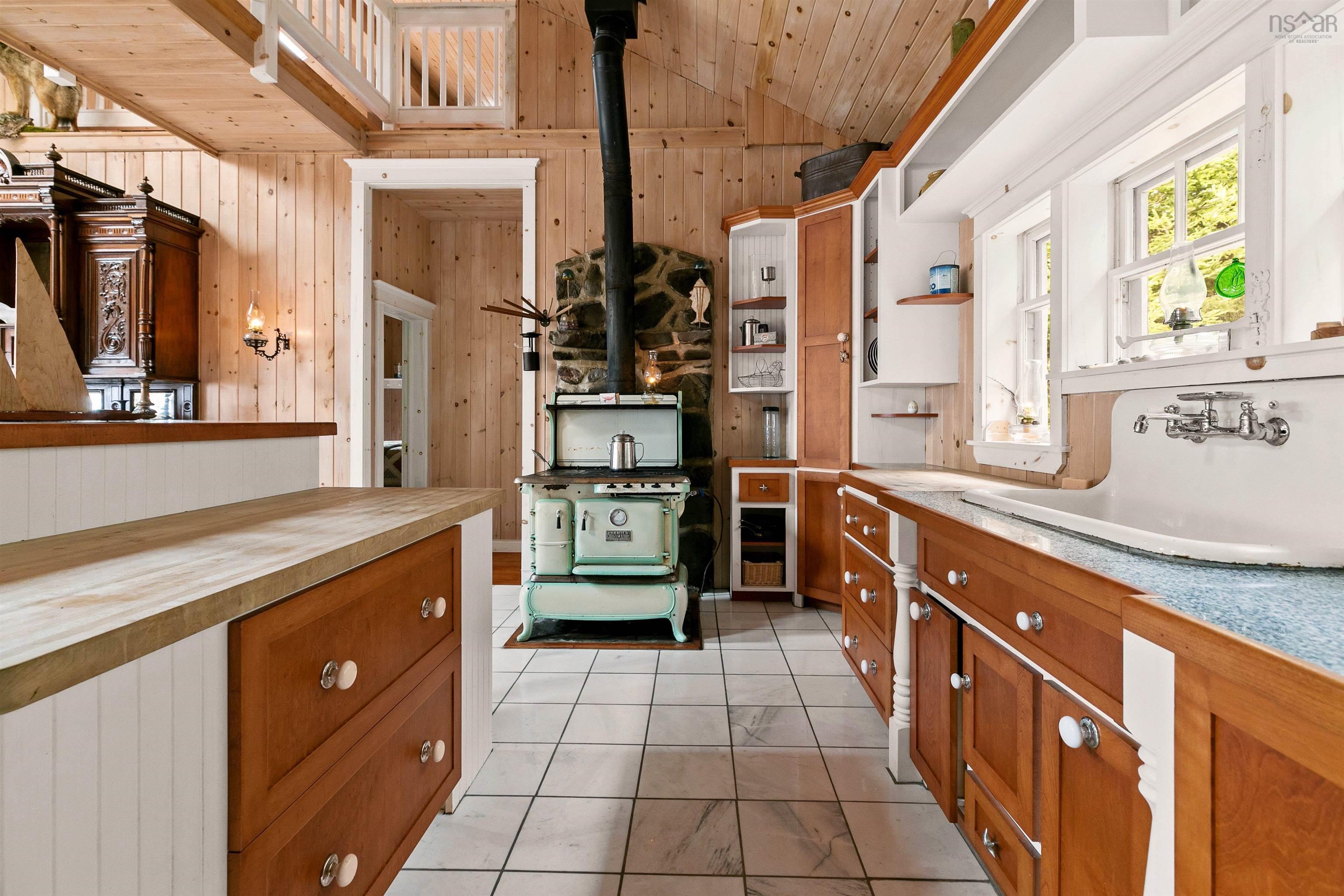 $2,499,900.00: Maple Island, Plymouth