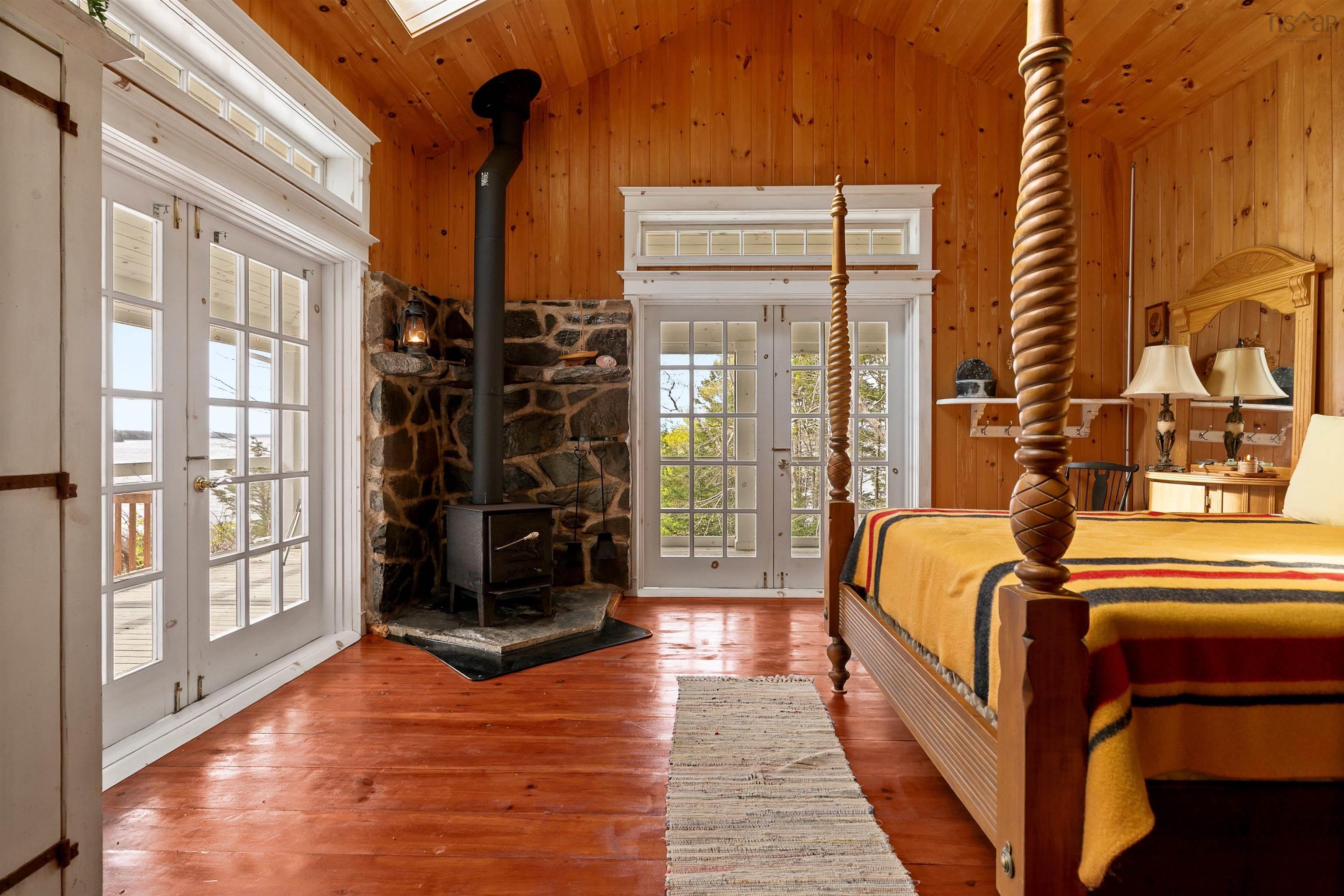 $2,499,900.00: Maple Island, Plymouth