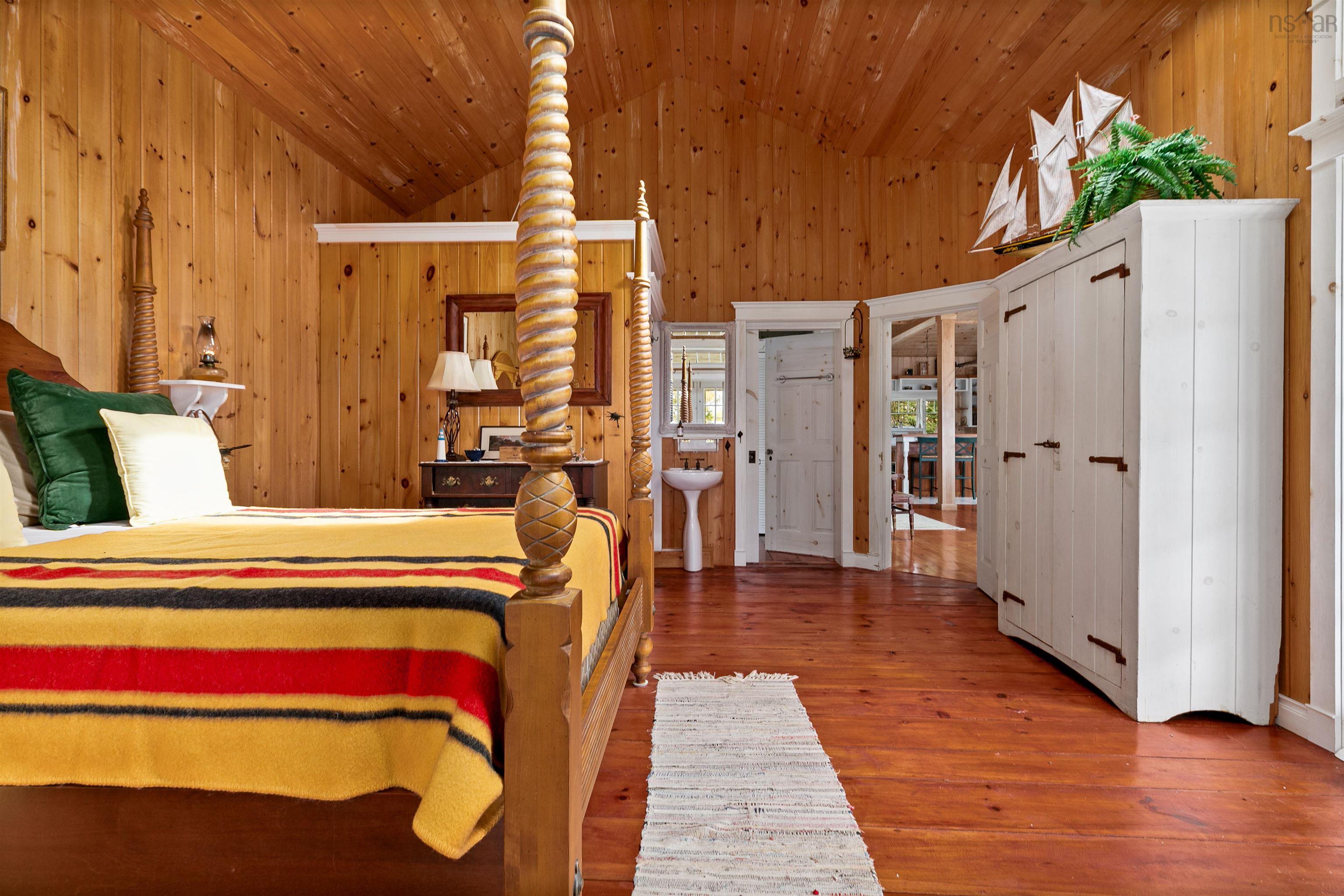 $2,499,900.00: Maple Island, Plymouth