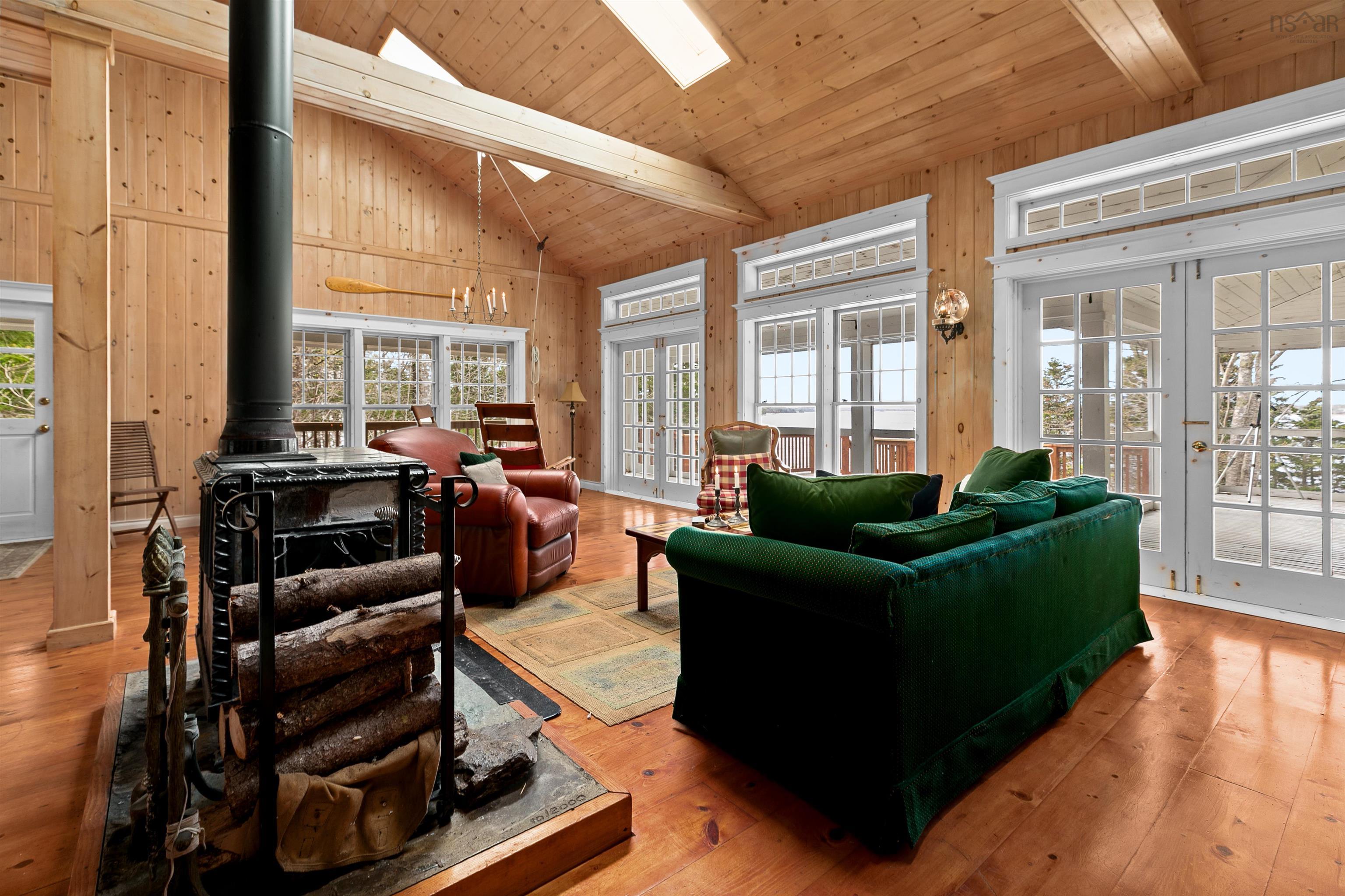 $2,499,900.00: Maple Island, Plymouth