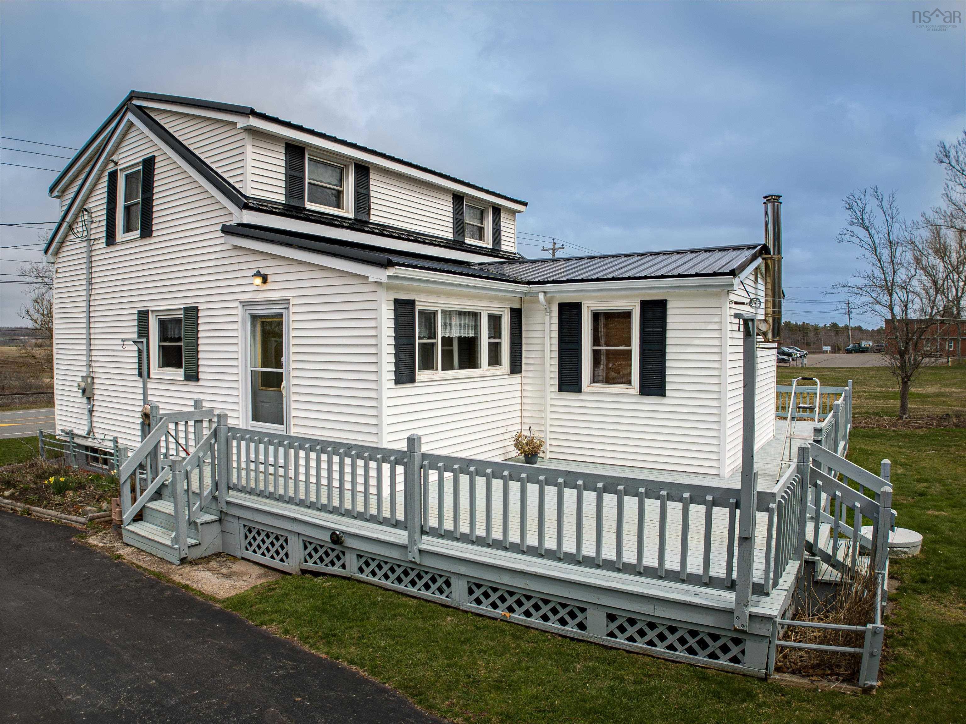 $384,900.00: 21141 Highway 2, Shubenacadie East