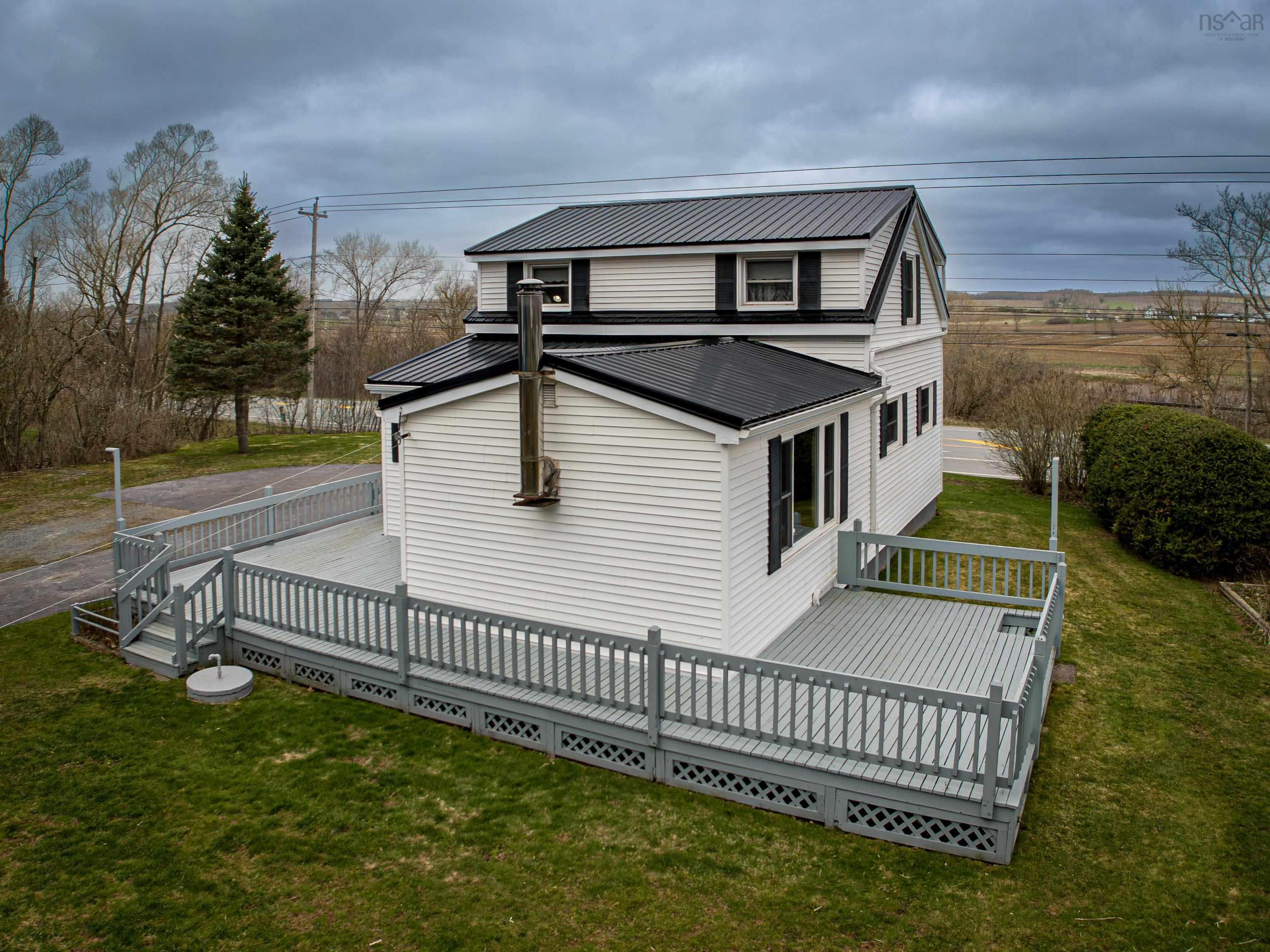 $384,900.00: 21141 Highway 2, Shubenacadie East