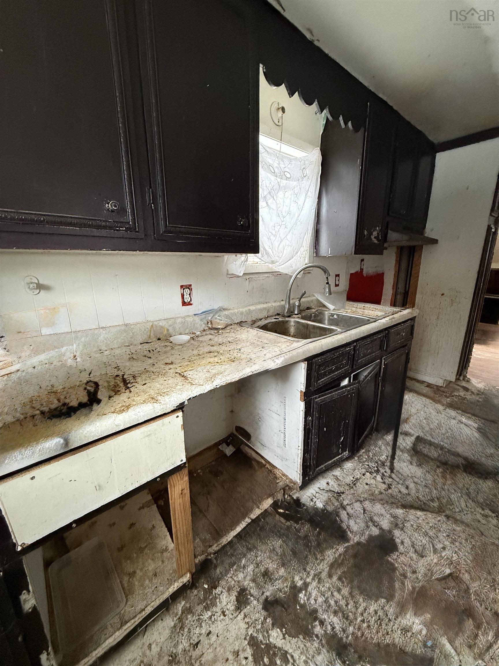 $52,000.00: 84 Herrett, Springhill