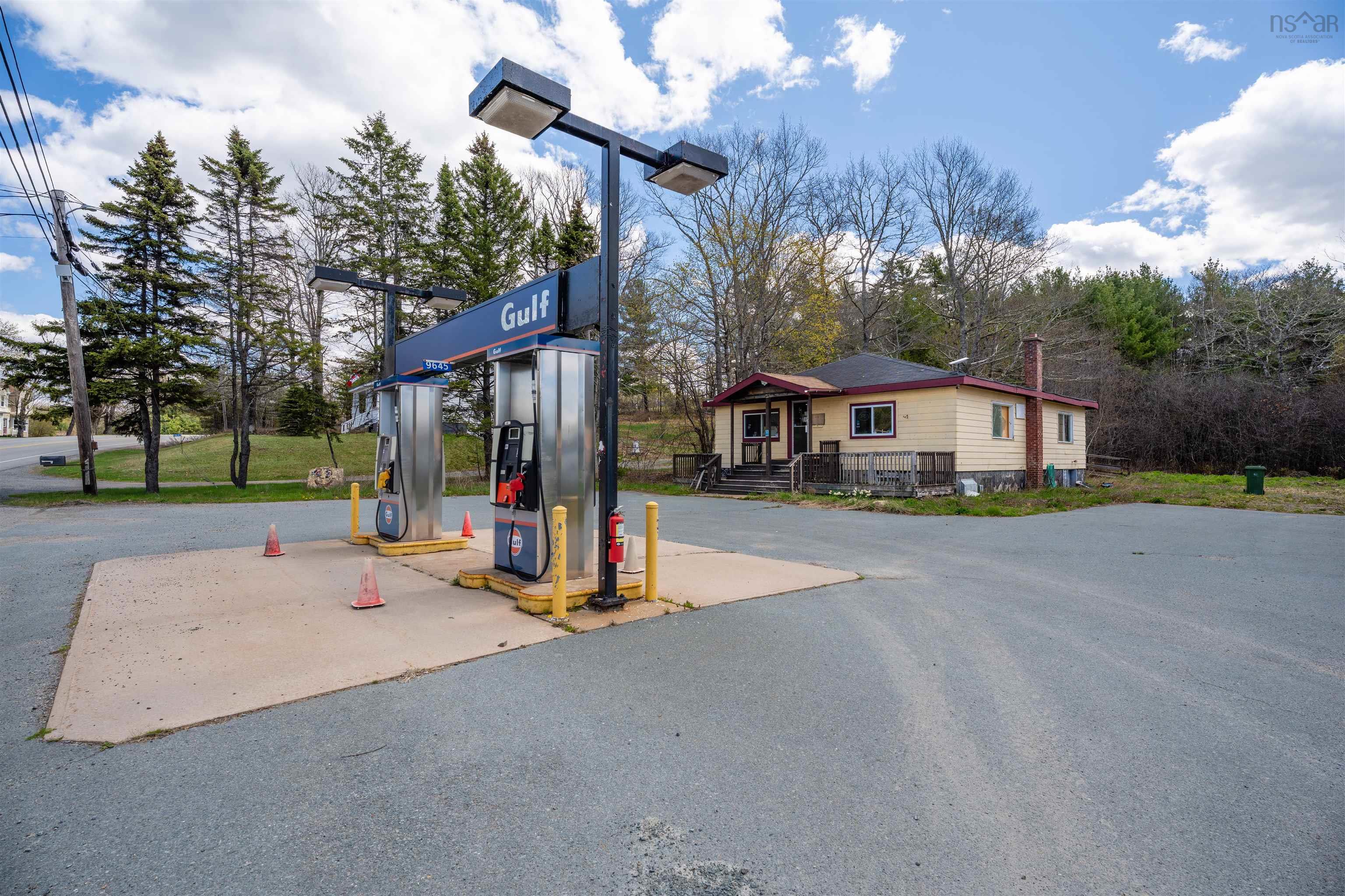 $499,000.00: 9645 Highway 8, Caledonia