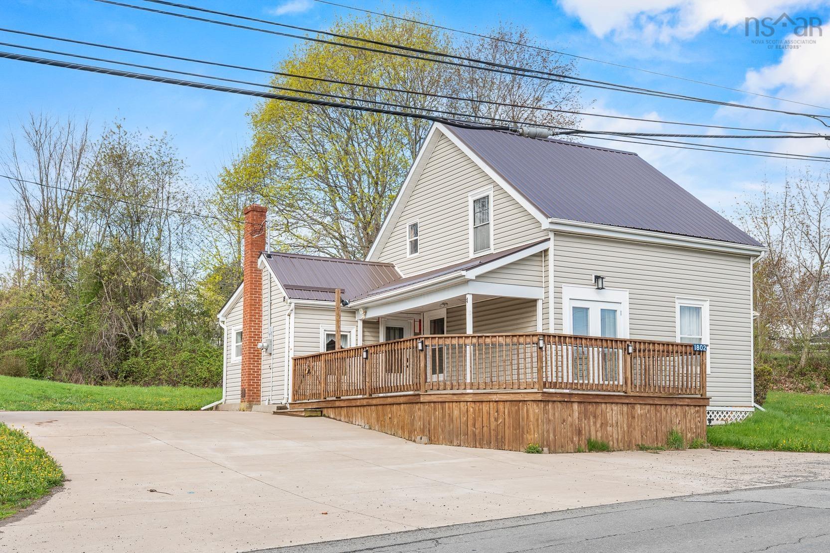 $389,900.00: 1802 King Street, Windsor