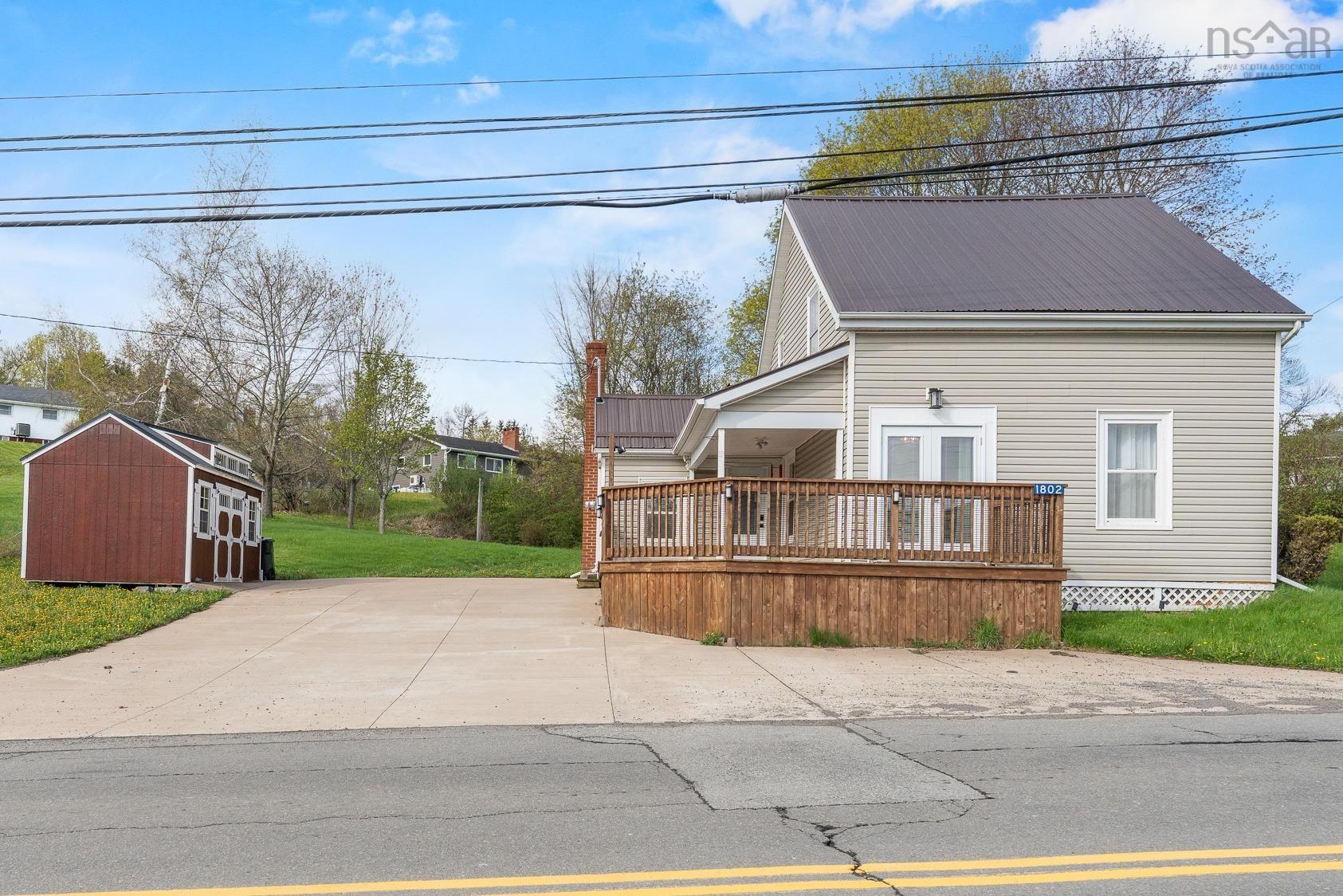 $389,900.00: 1802 King Street, Windsor