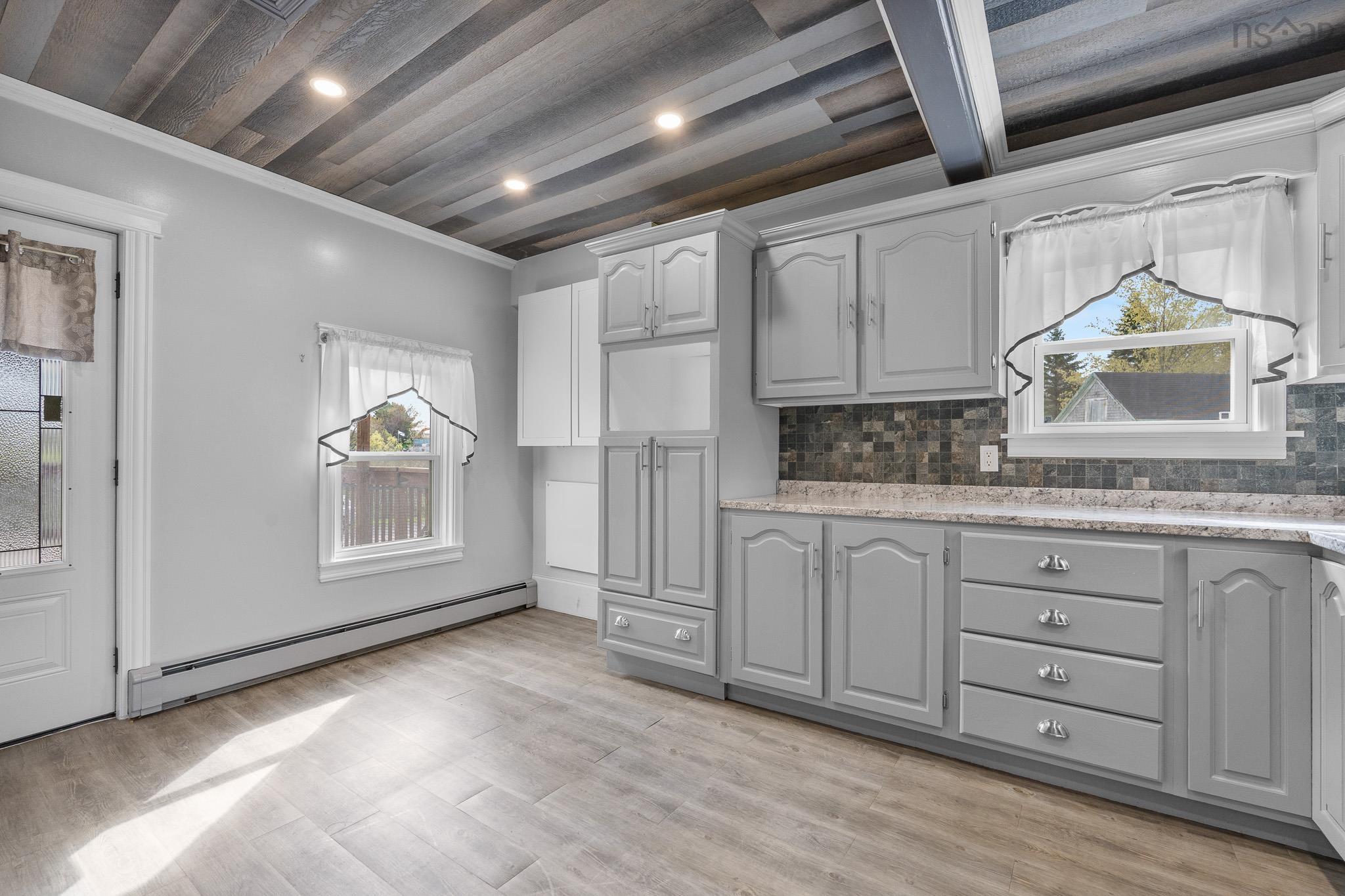 $389,900.00: 1802 King Street, Windsor