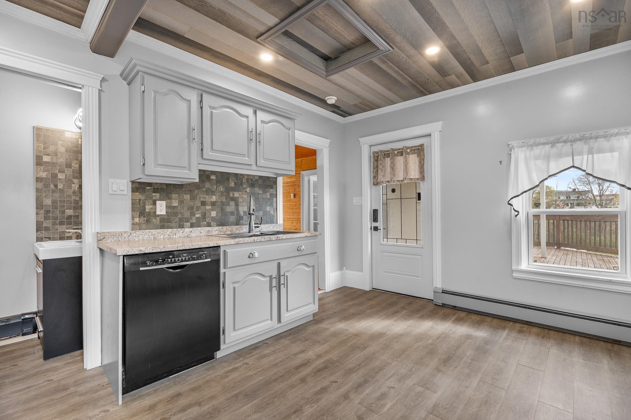 $389,900.00: 1802 King Street, Windsor