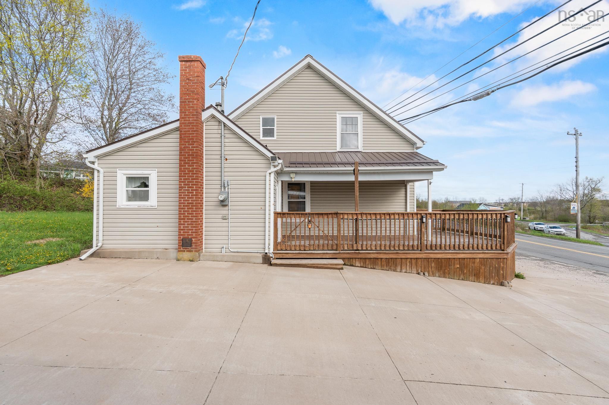 $389,900.00: 1802 King Street, Windsor