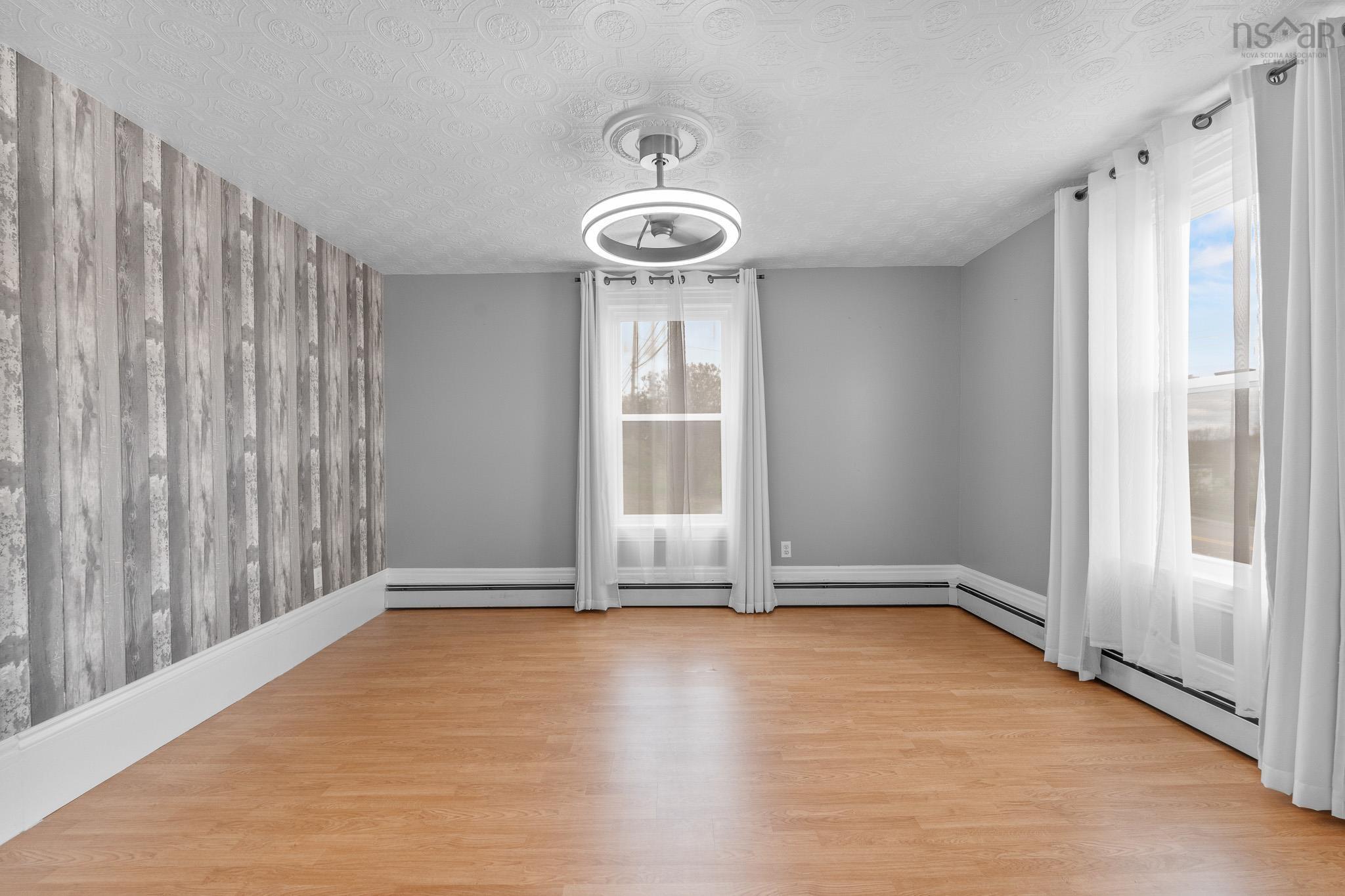 $389,900.00: 1802 King Street, Windsor