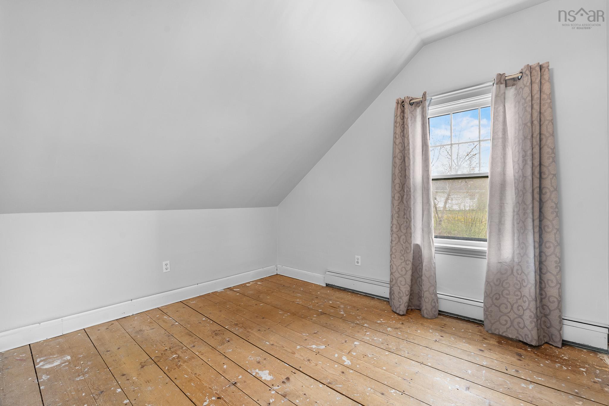 $389,900.00: 1802 King Street, Windsor
