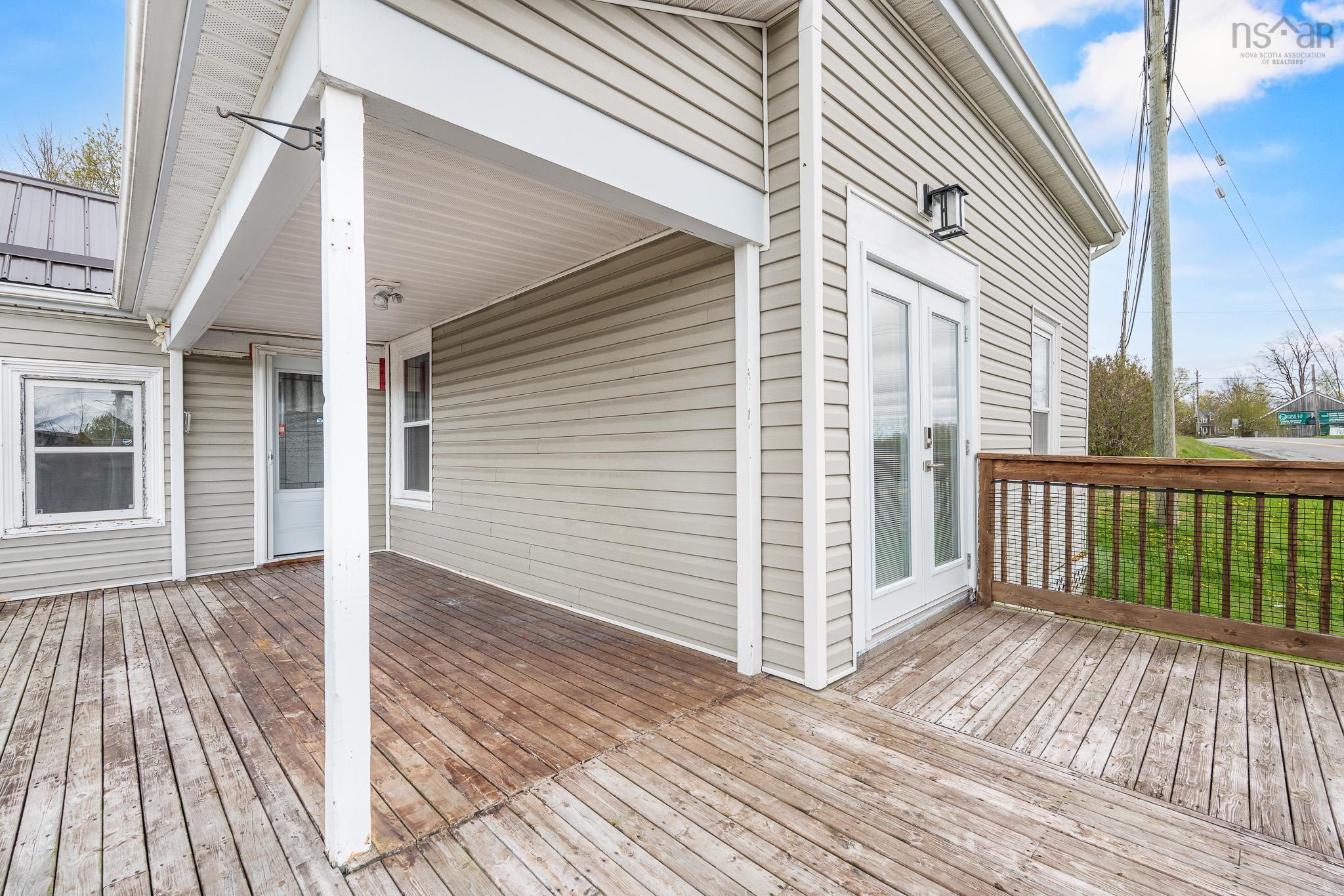 $389,900.00: 1802 King Street, Windsor