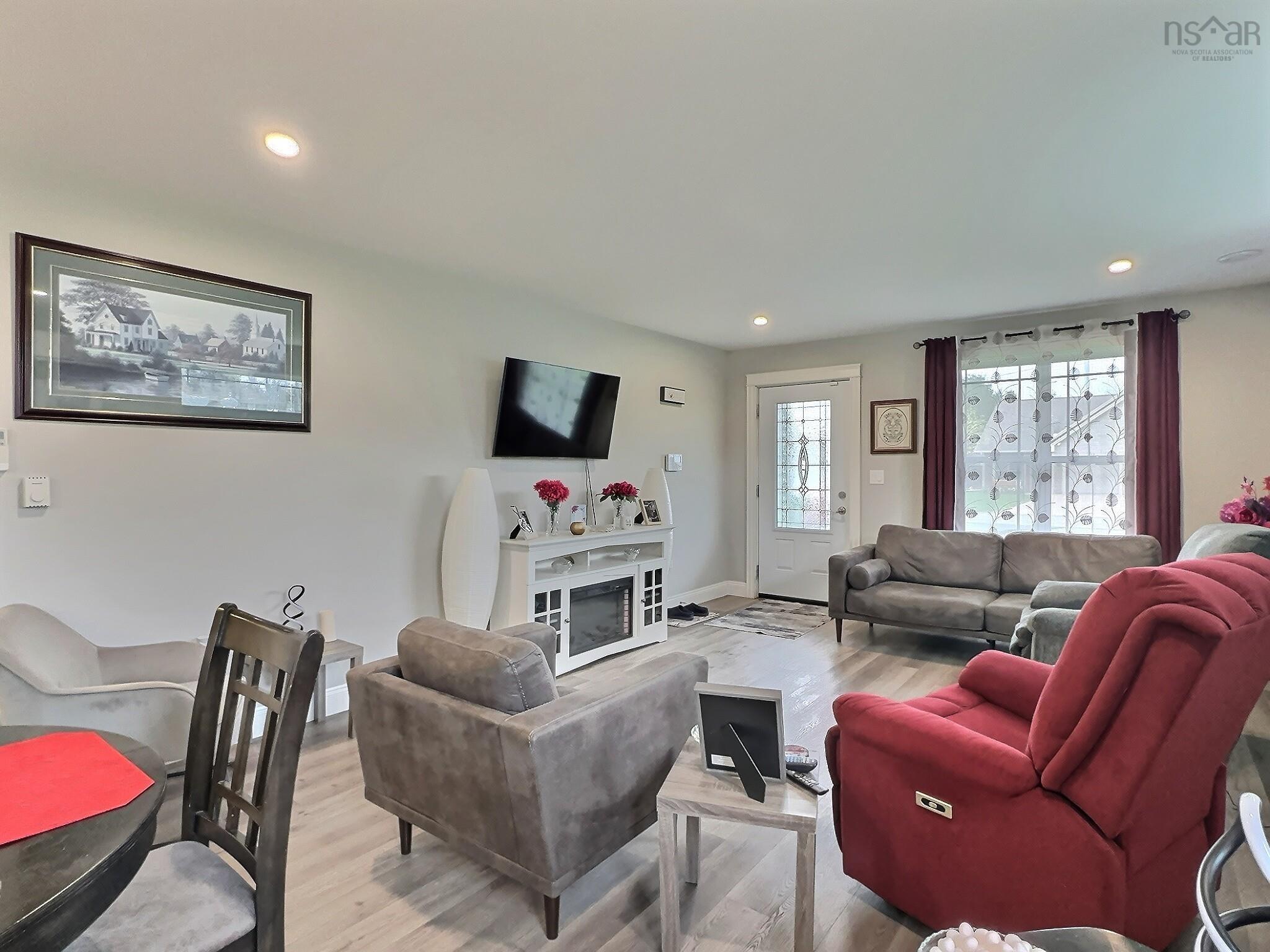 $389,900.00: 24 Eagleview Drive, Murray Siding