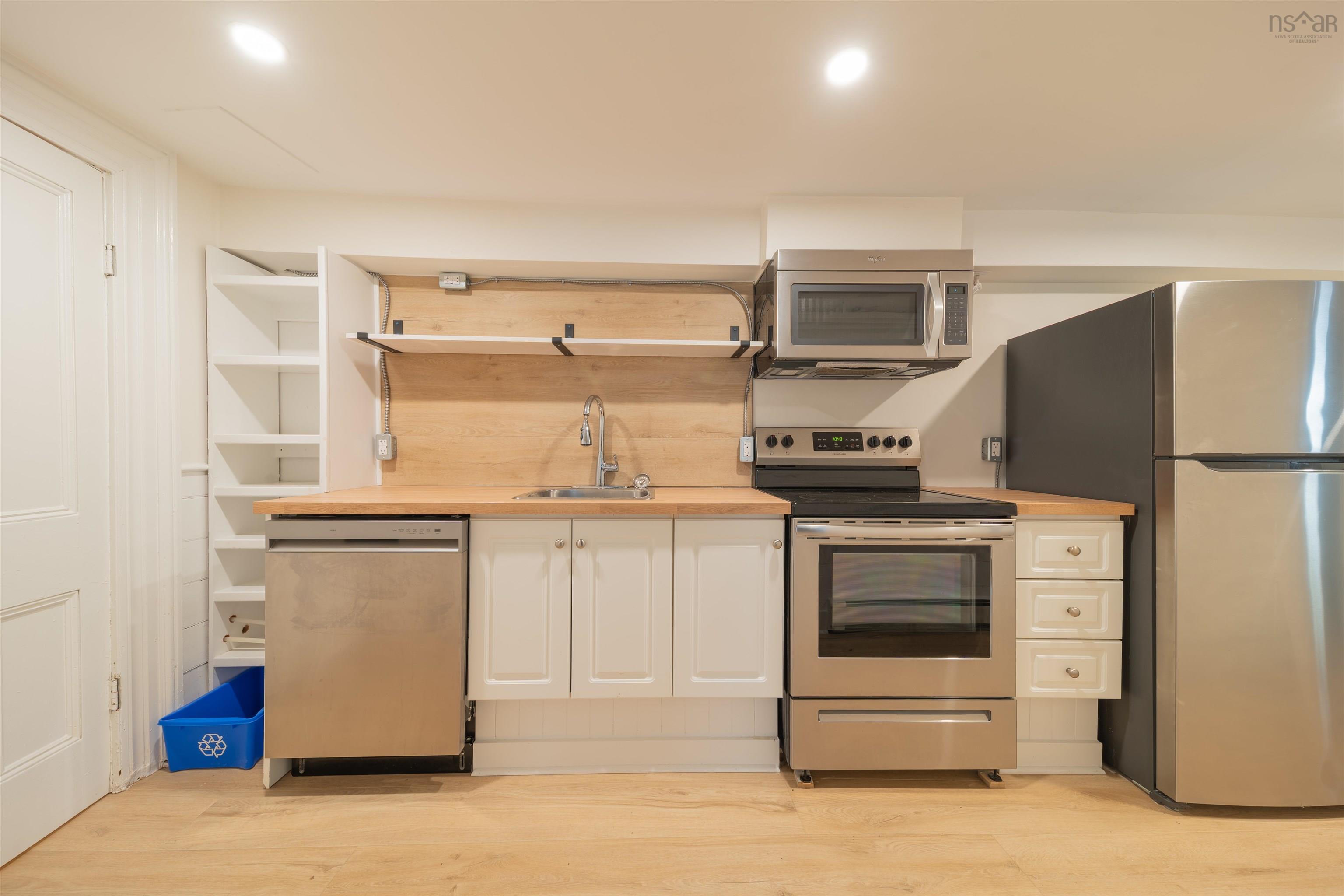 $1,199,000.00: 5633 Morris Street, Halifax