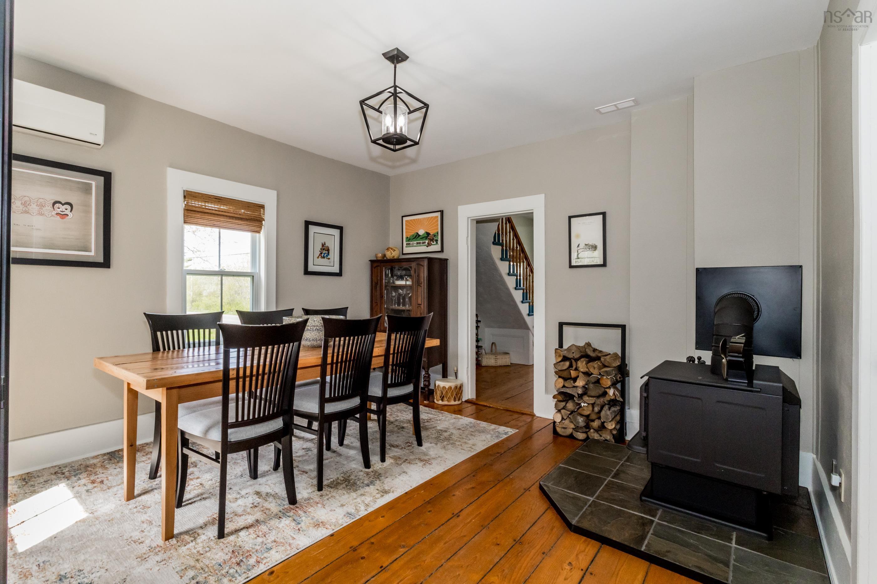 $389,500.00: 1232 Highway 201, Round Hill