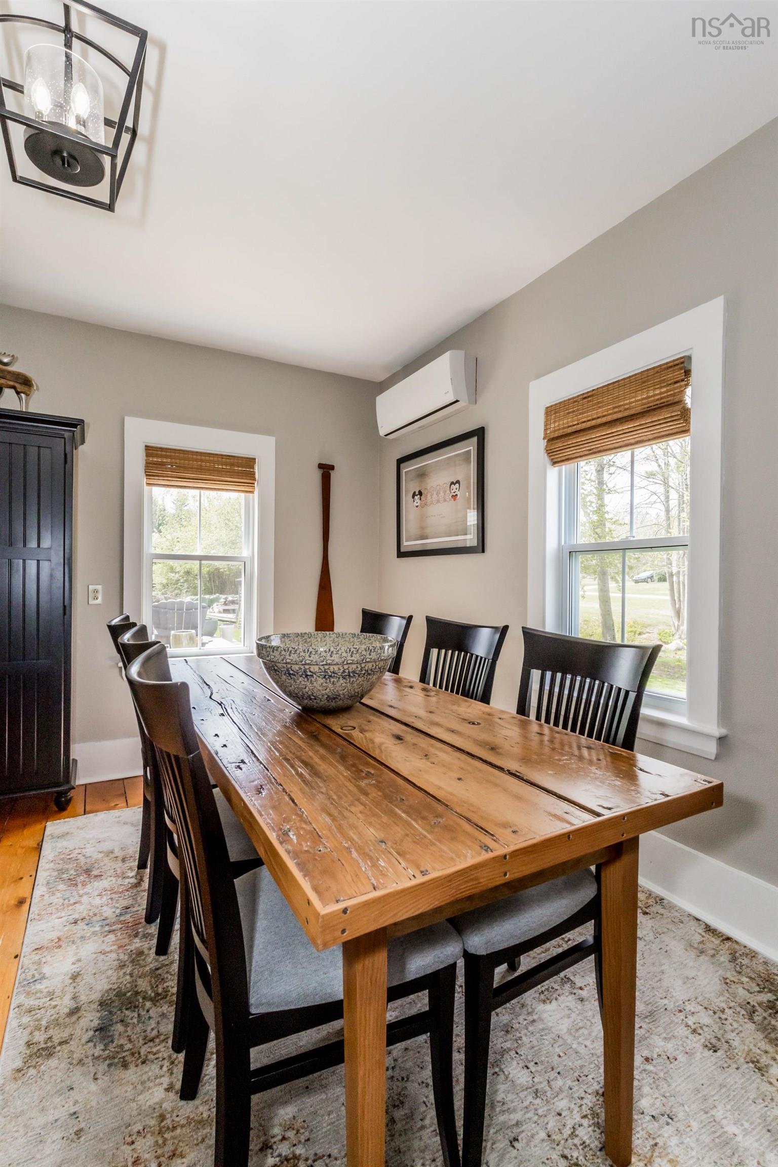 $389,500.00: 1232 Highway 201, Round Hill