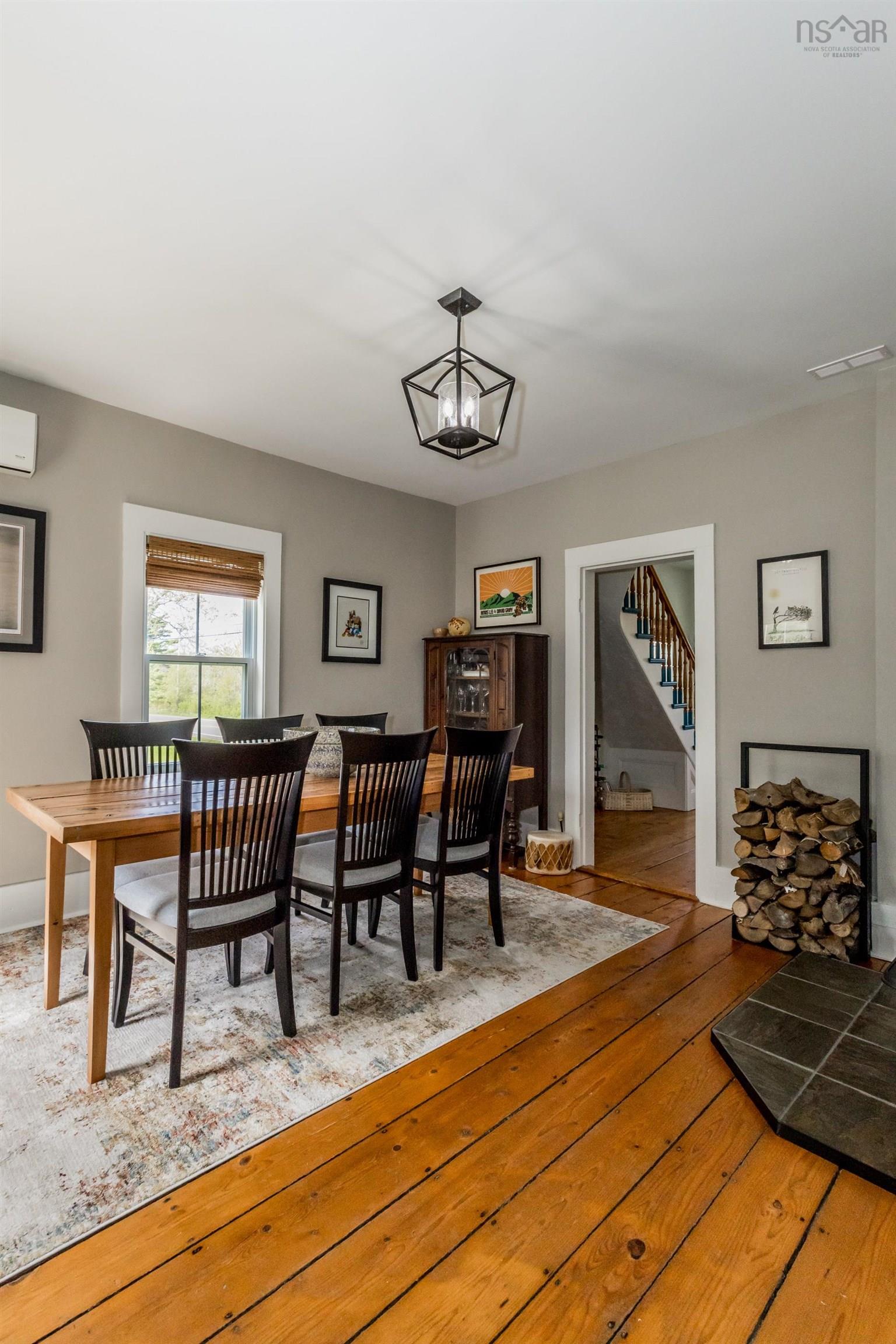 $389,500.00: 1232 Highway 201, Round Hill