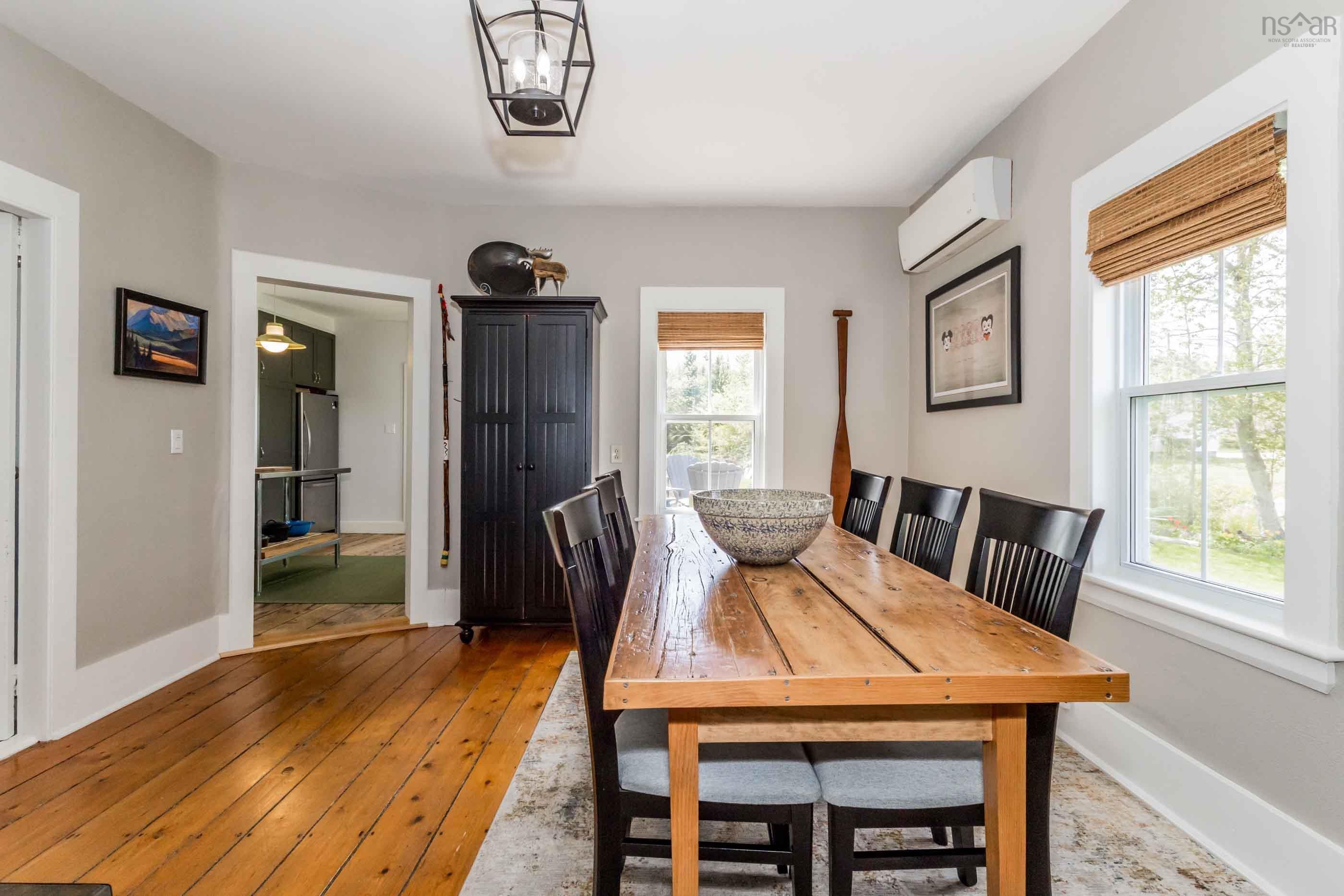 $389,500.00: 1232 Highway 201, Round Hill