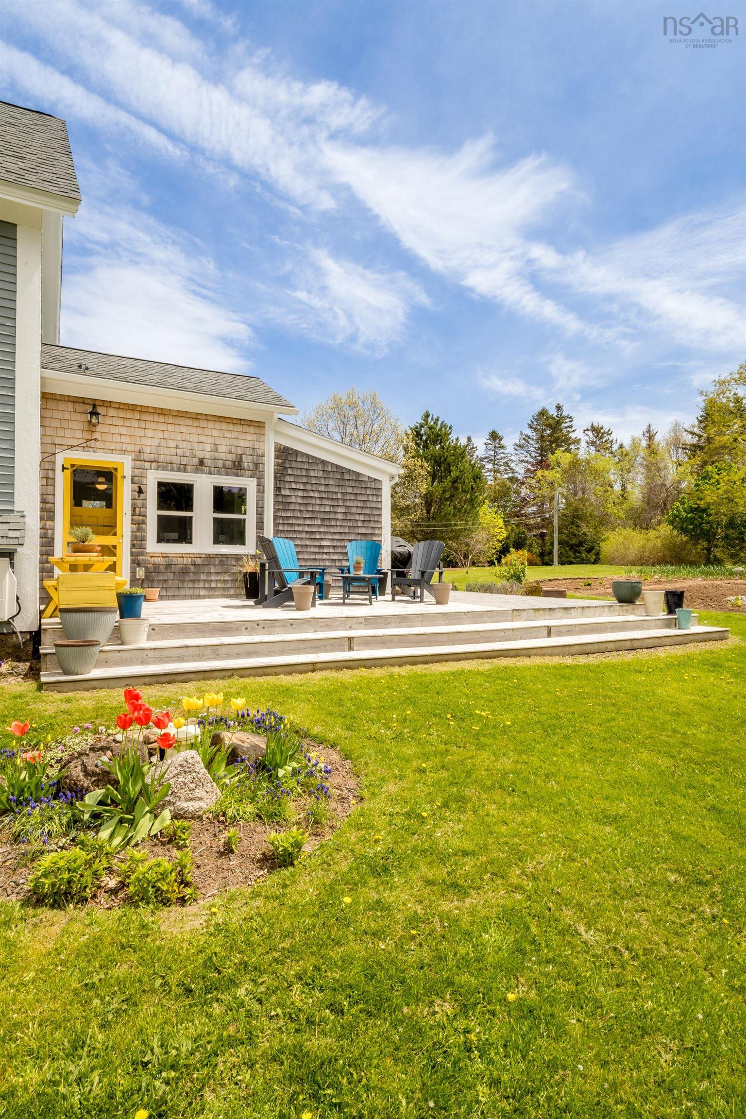 $389,500.00: 1232 Highway 201, Round Hill