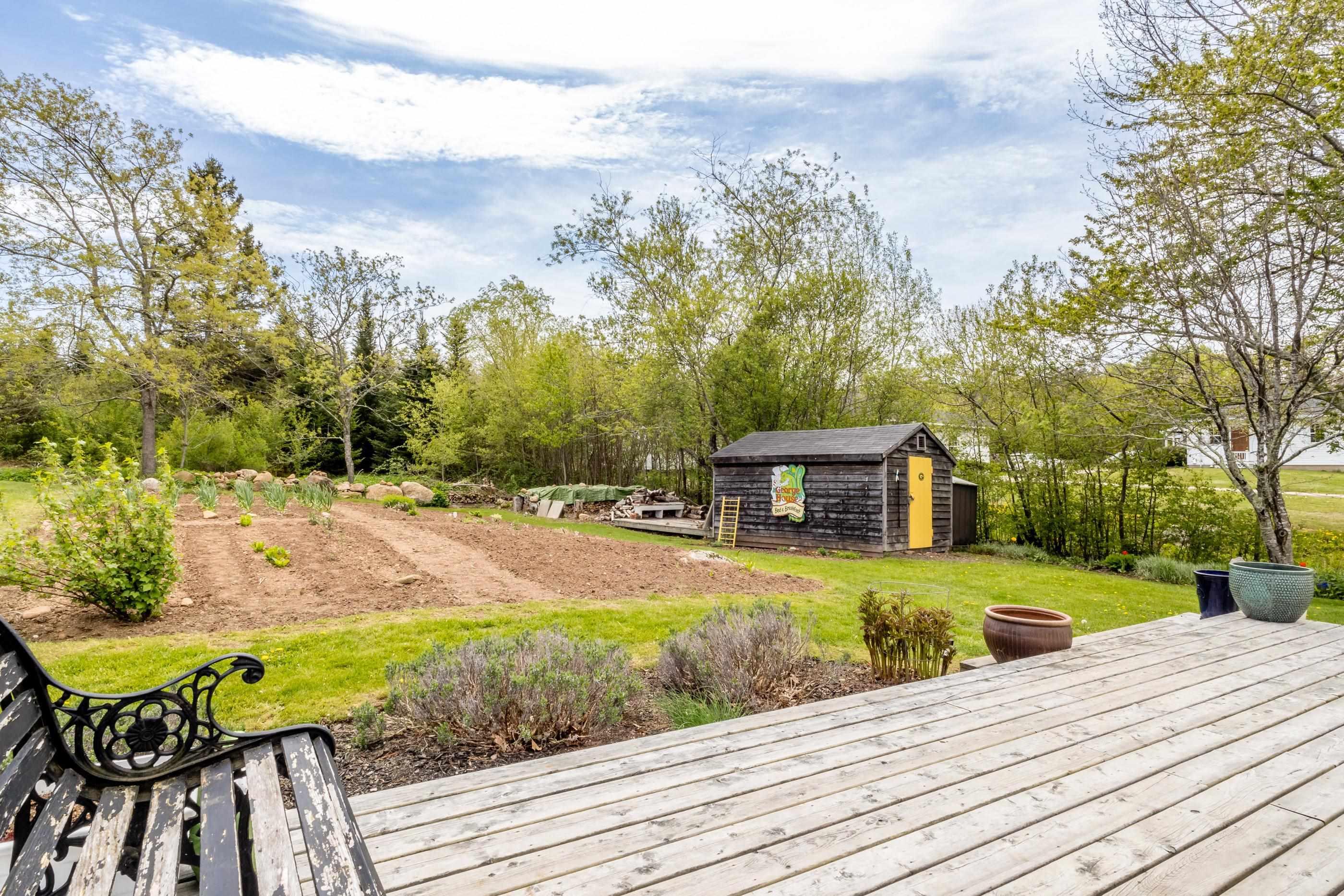 $389,500.00: 1232 Highway 201, Round Hill