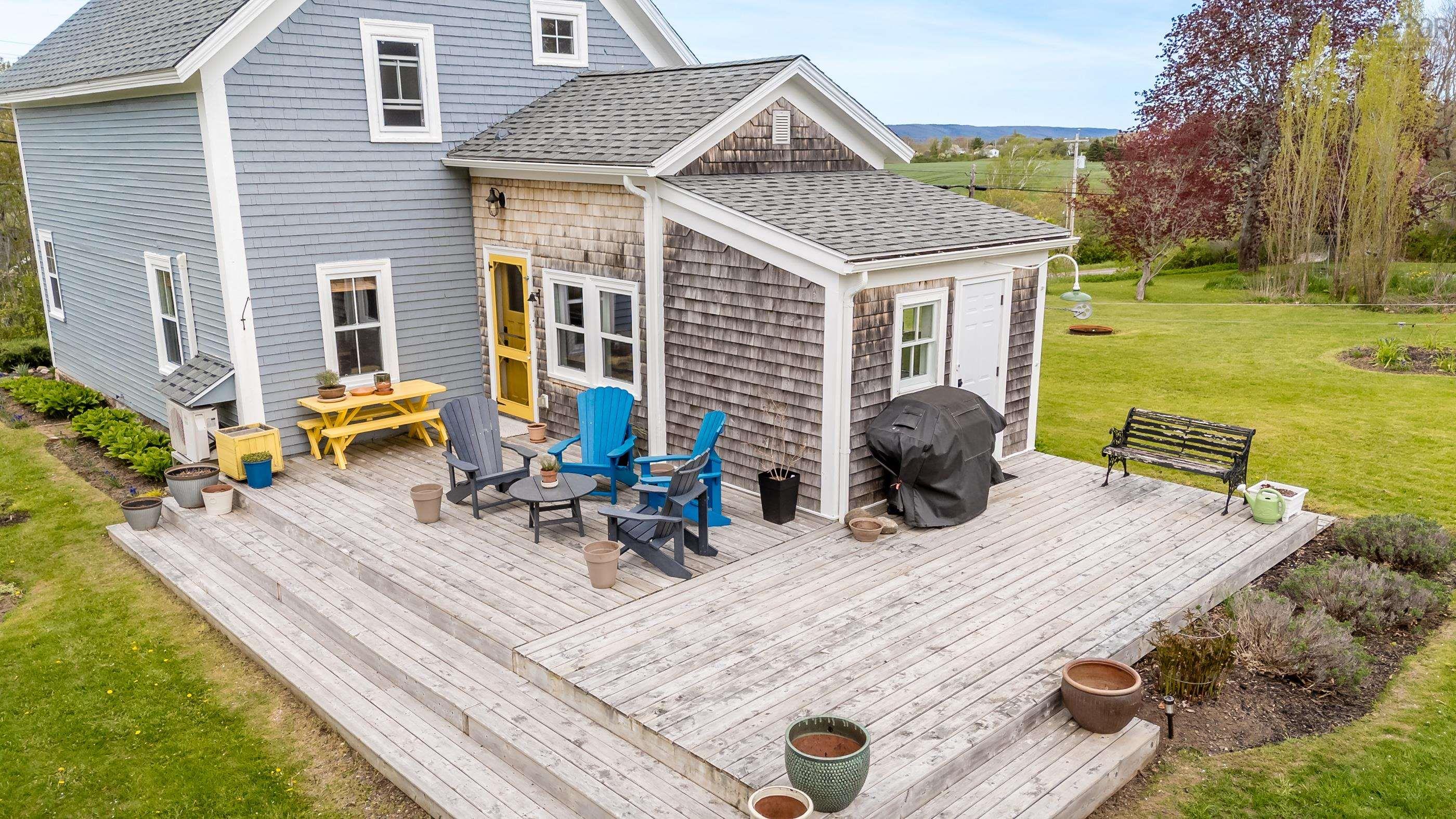 $389,500.00: 1232 Highway 201, Round Hill