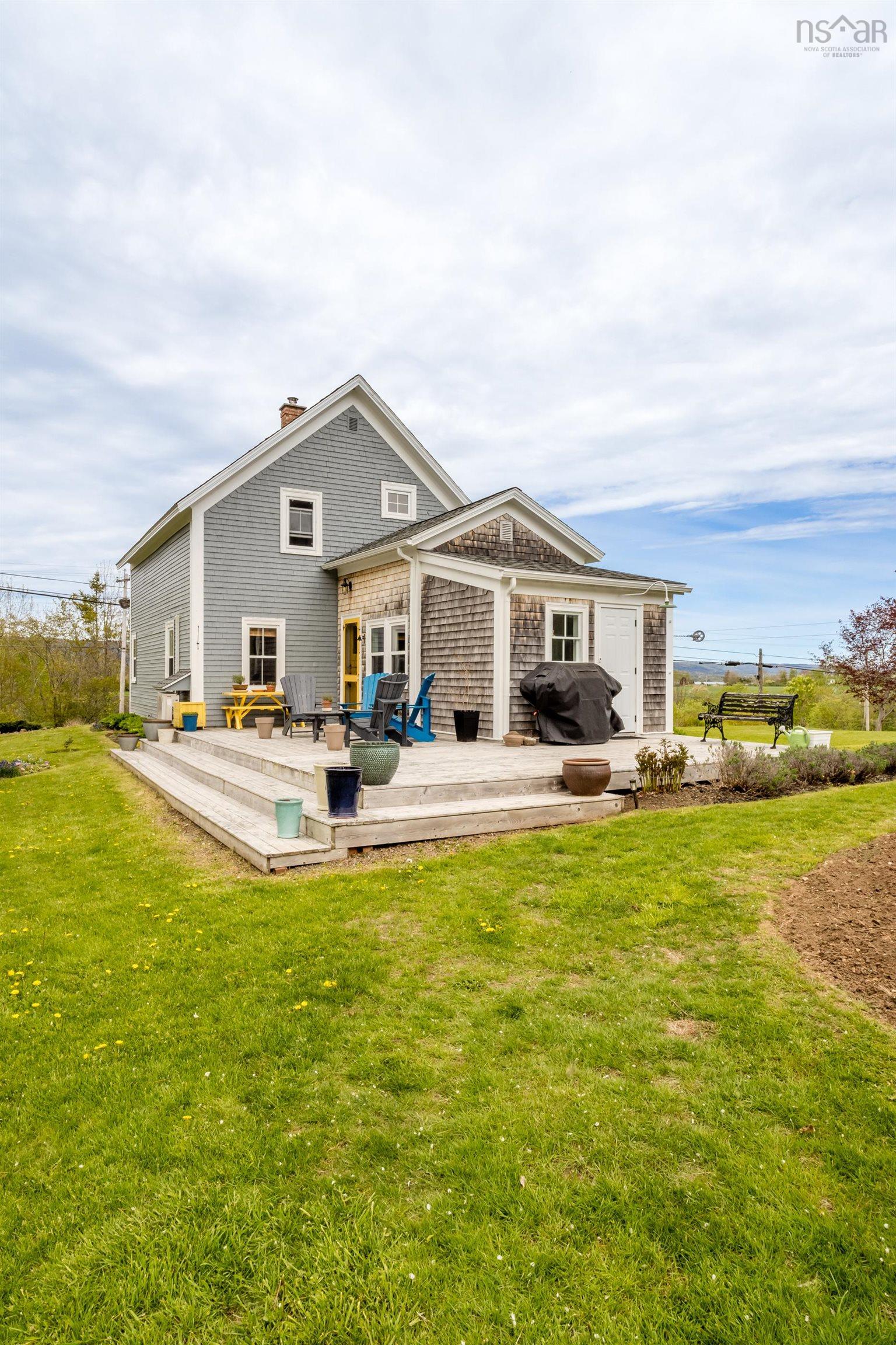 $389,500.00: 1232 Highway 201, Round Hill