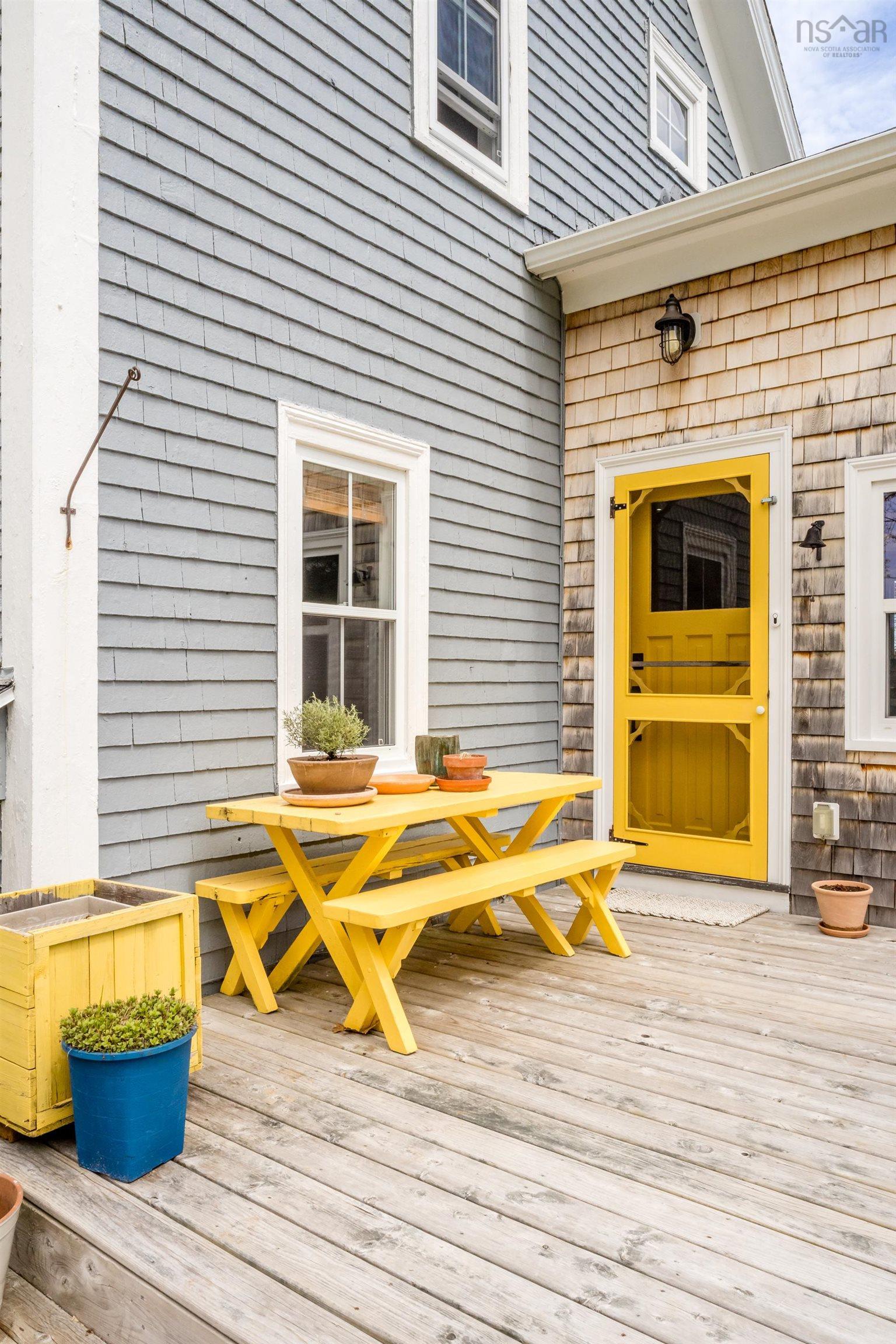$389,500.00: 1232 Highway 201, Round Hill