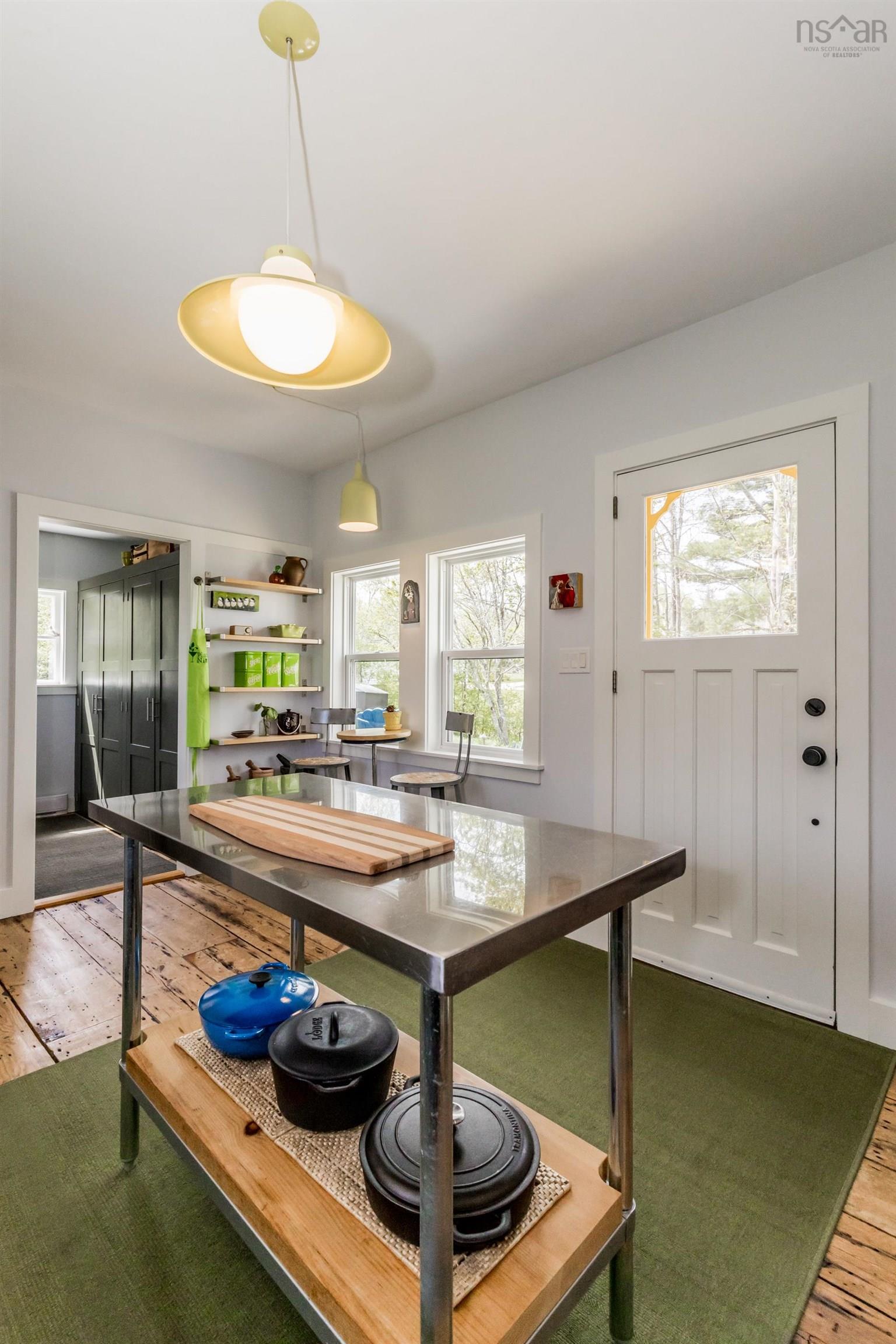 $389,500.00: 1232 Highway 201, Round Hill