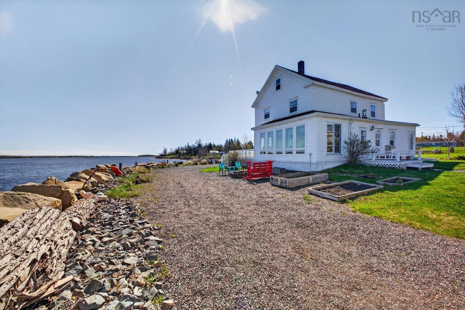 $479,974.00: 13291 HIGHWAY 6, Wallace Bridge