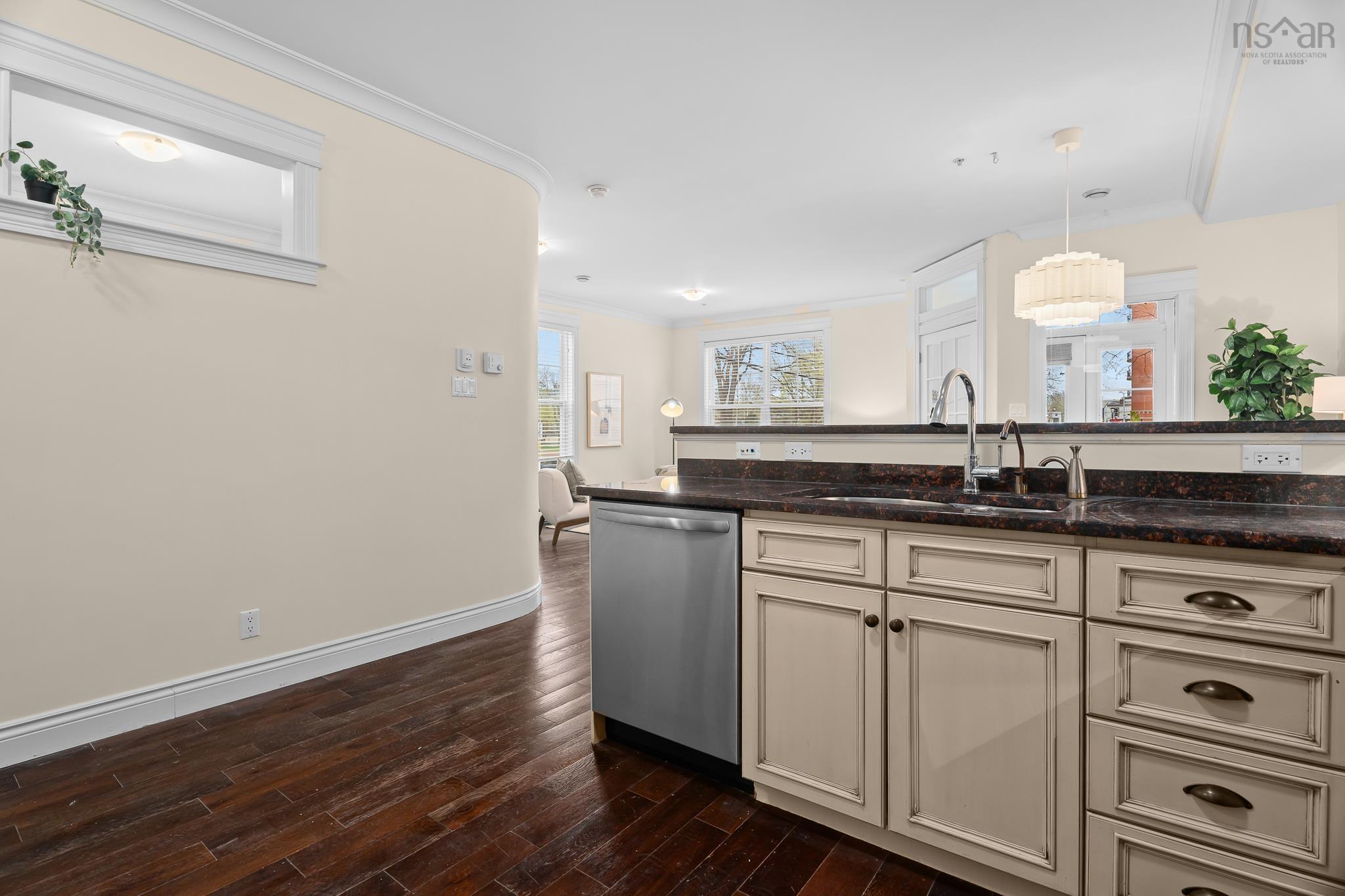 $950,000.00: 2303 Princess Place, Halifax