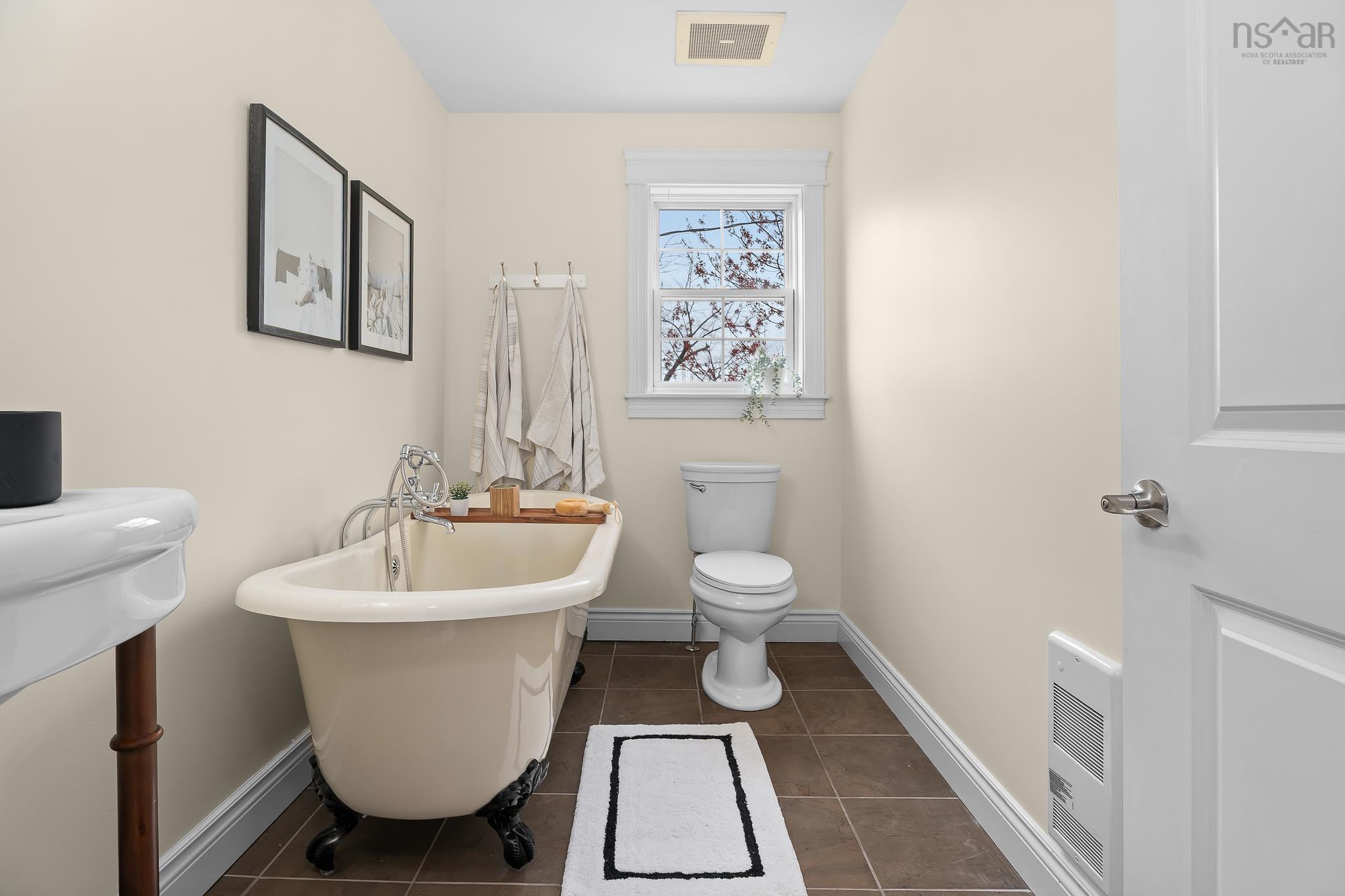 $950,000.00: 2303 Princess Place, Halifax