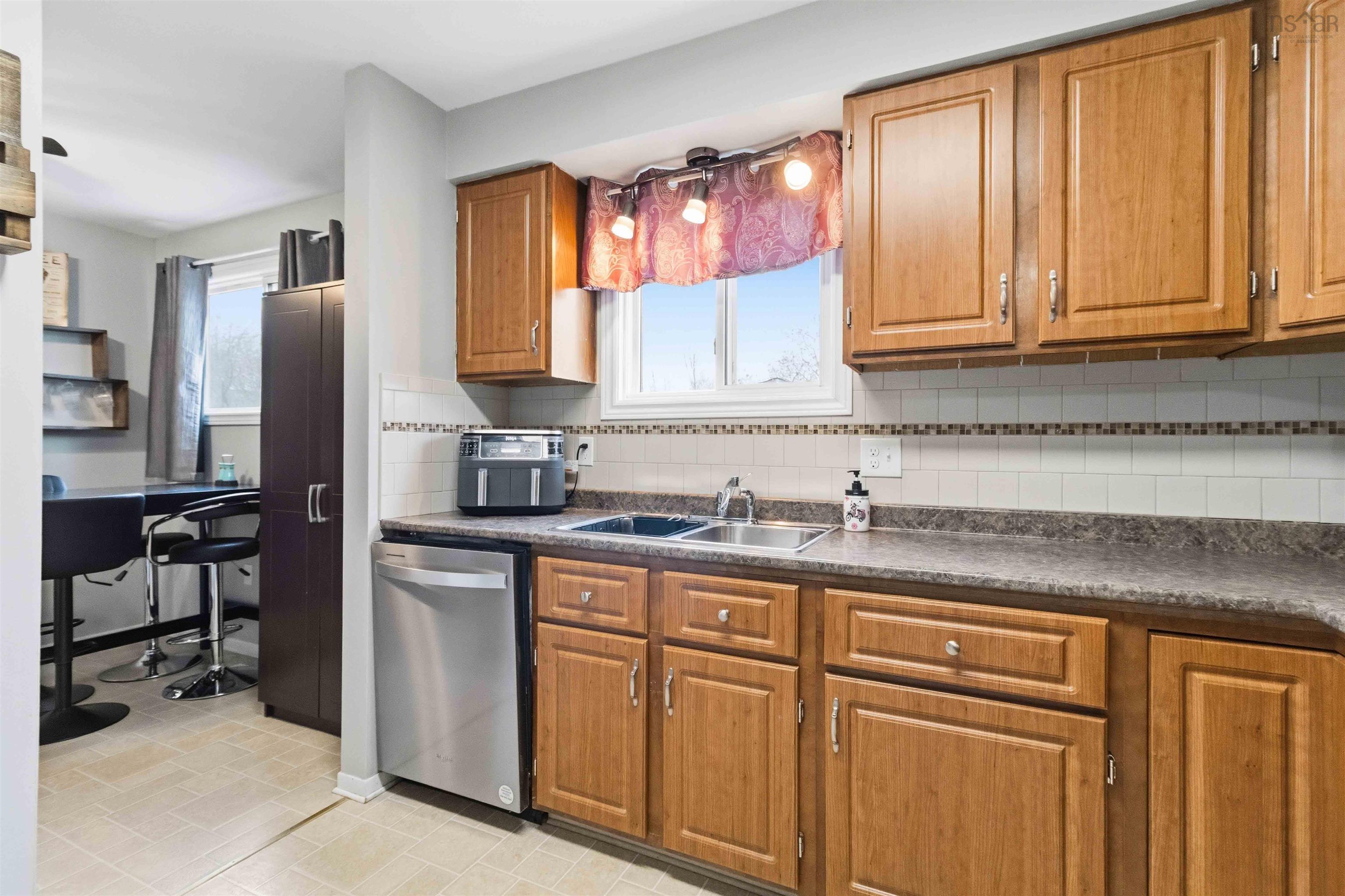 33 Huntingdon Drive, Cole Harbour, NS (MLS 202611589)