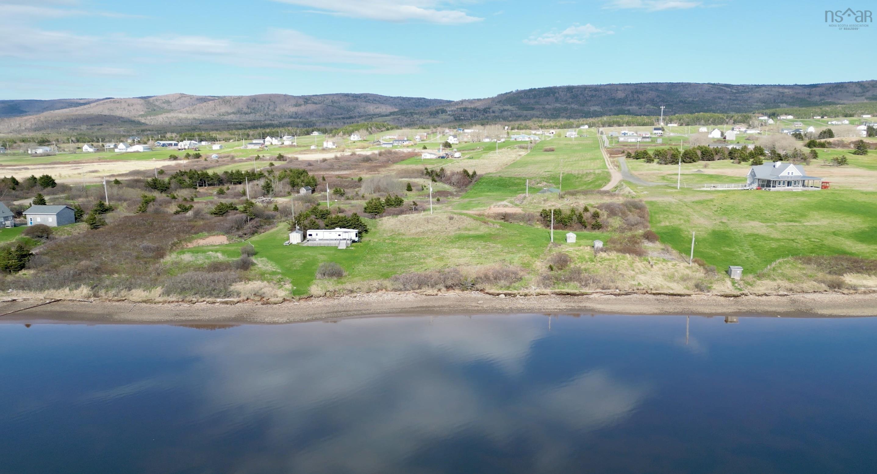 $329,000.00: 70 Beach Cove Lane, Belle Côte