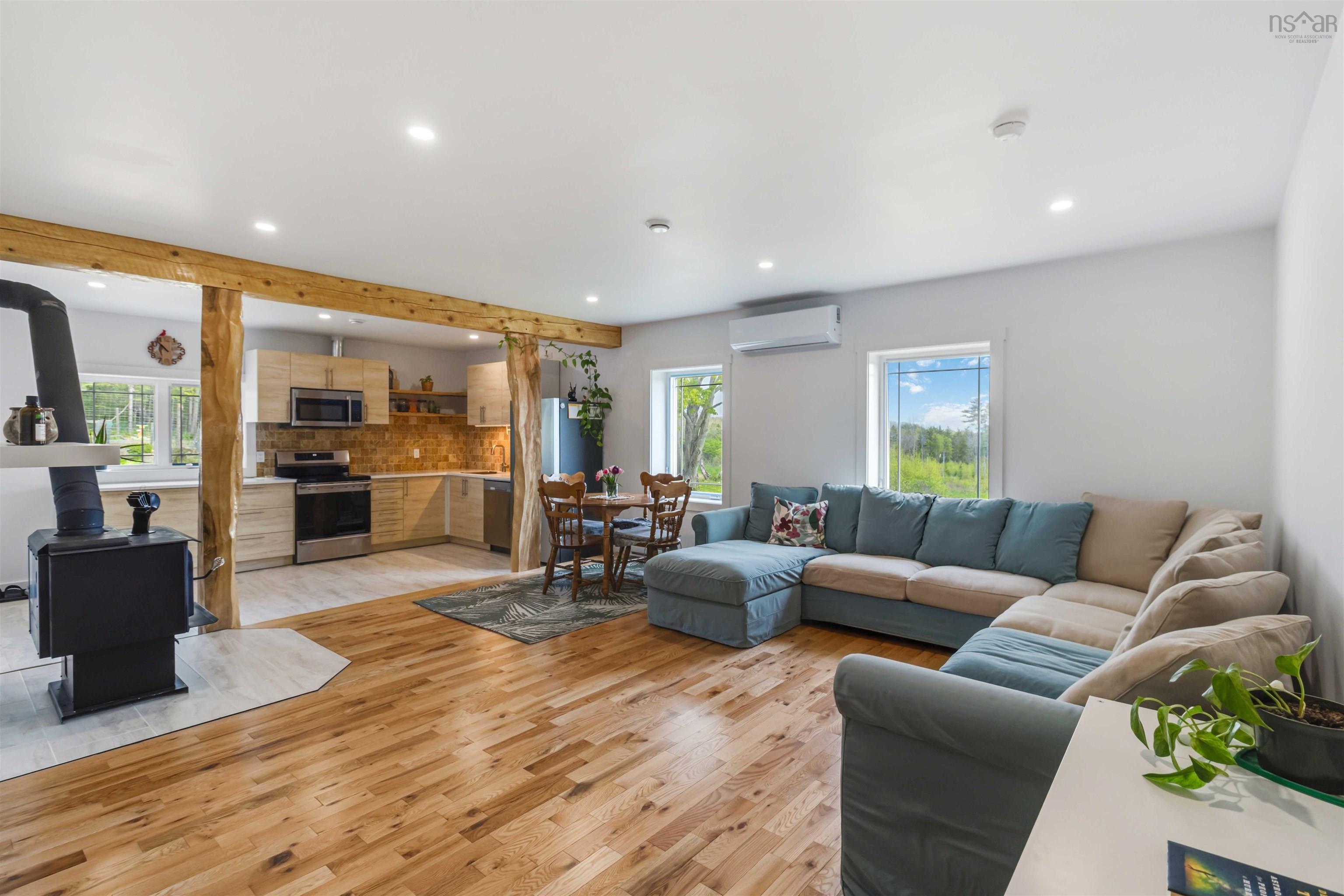 $689,900.00: 42 Cornwall Road, Blockhouse