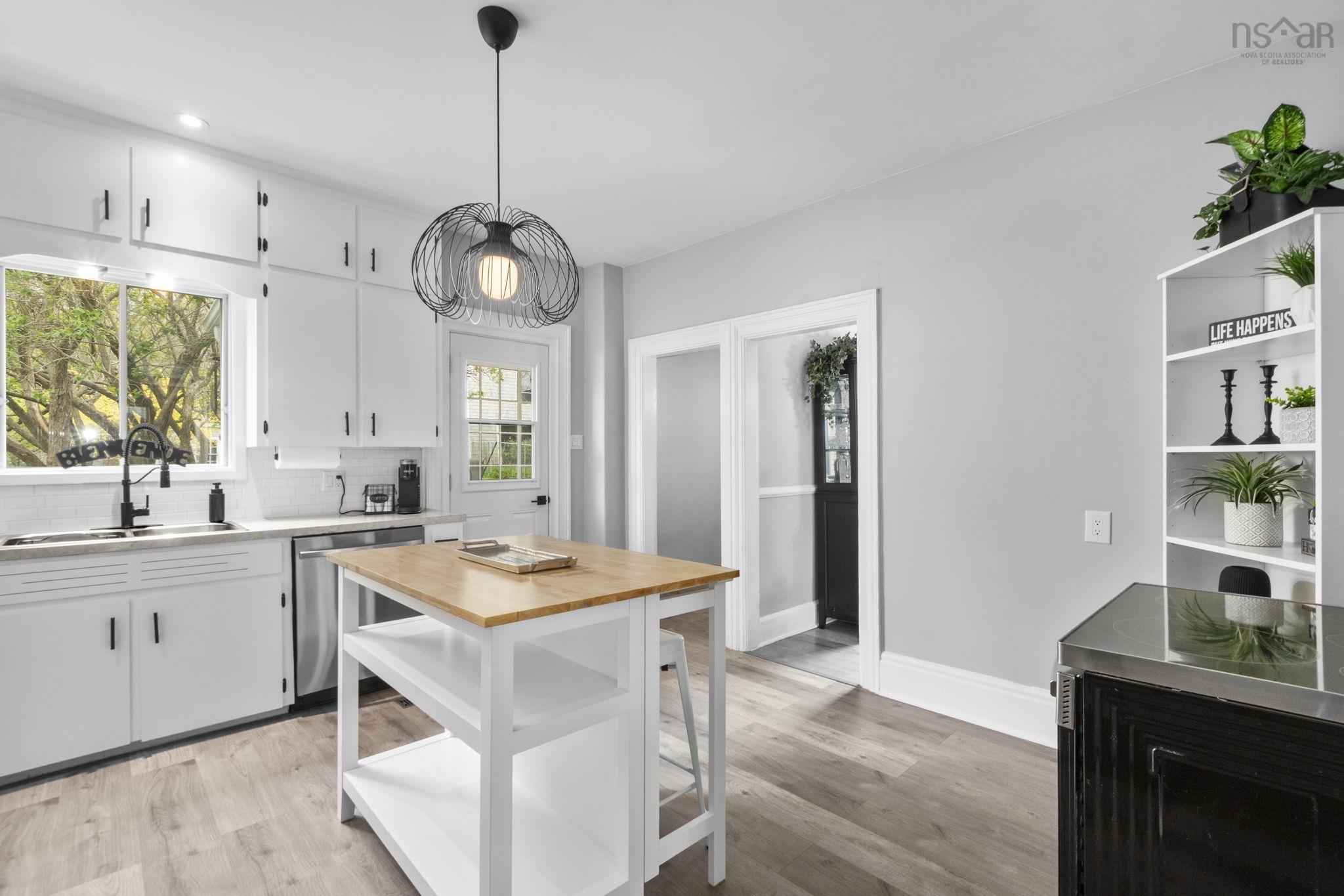 $499,900.00: 154 Chestnut Street, Windsor