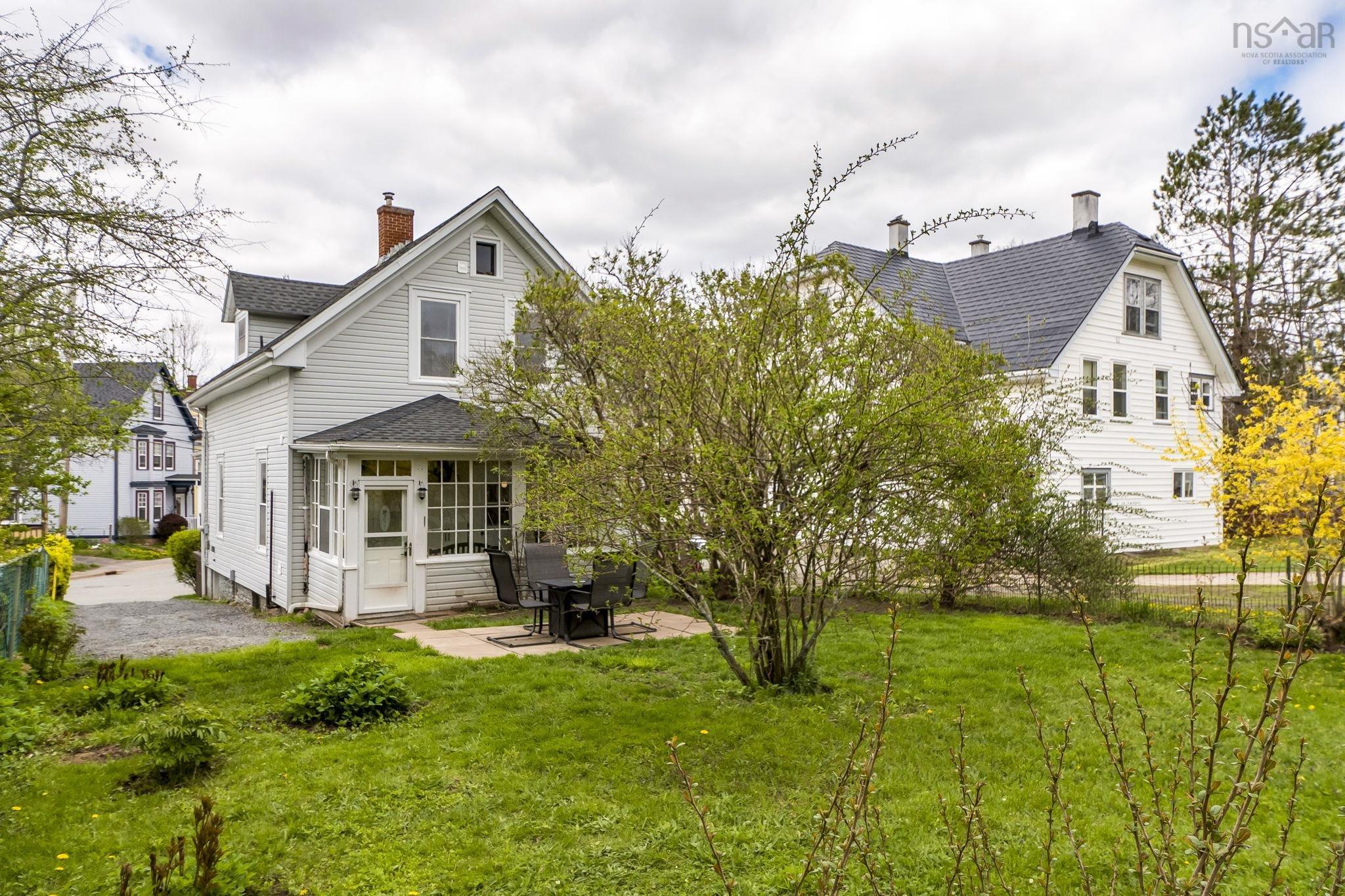 $499,900.00: 154 Chestnut Street, Windsor