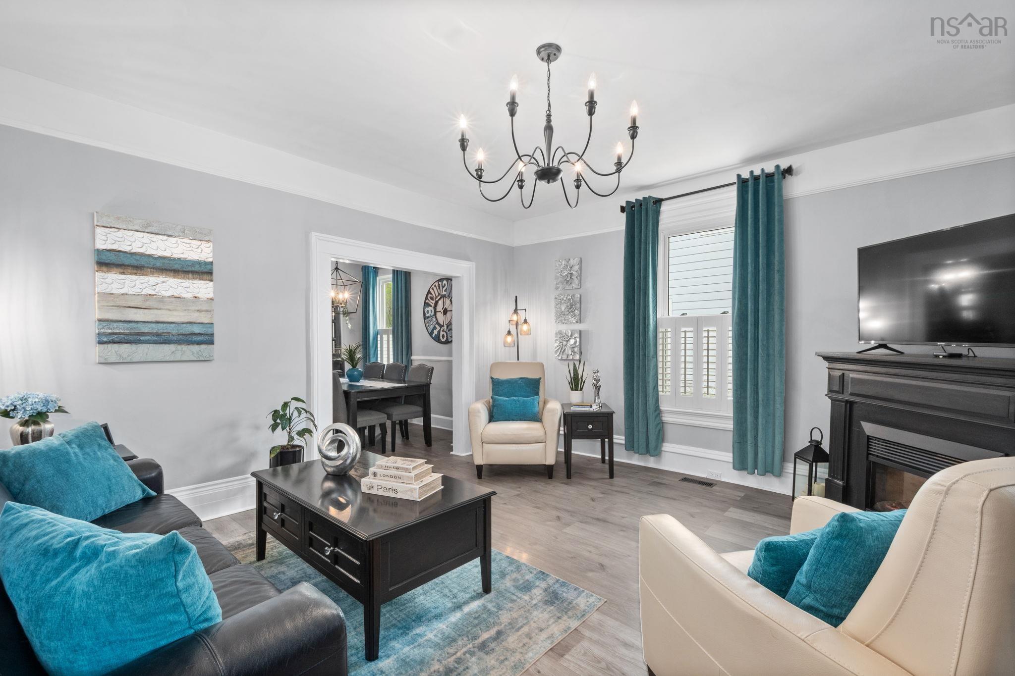 $499,900.00: 154 Chestnut Street, Windsor