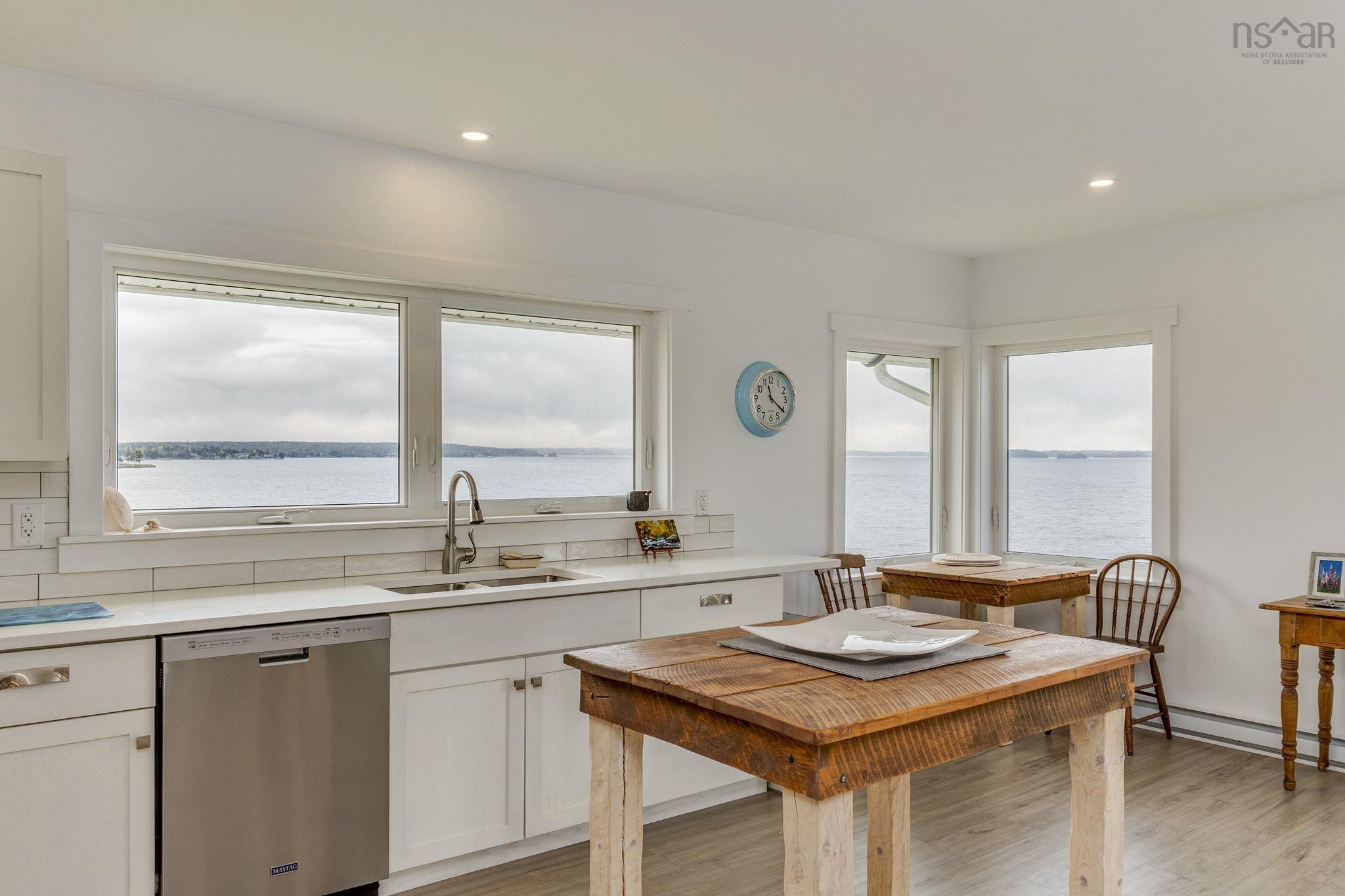 $889,900.00: 10380 hwy 7 Oyster Pond, Oyster Pond