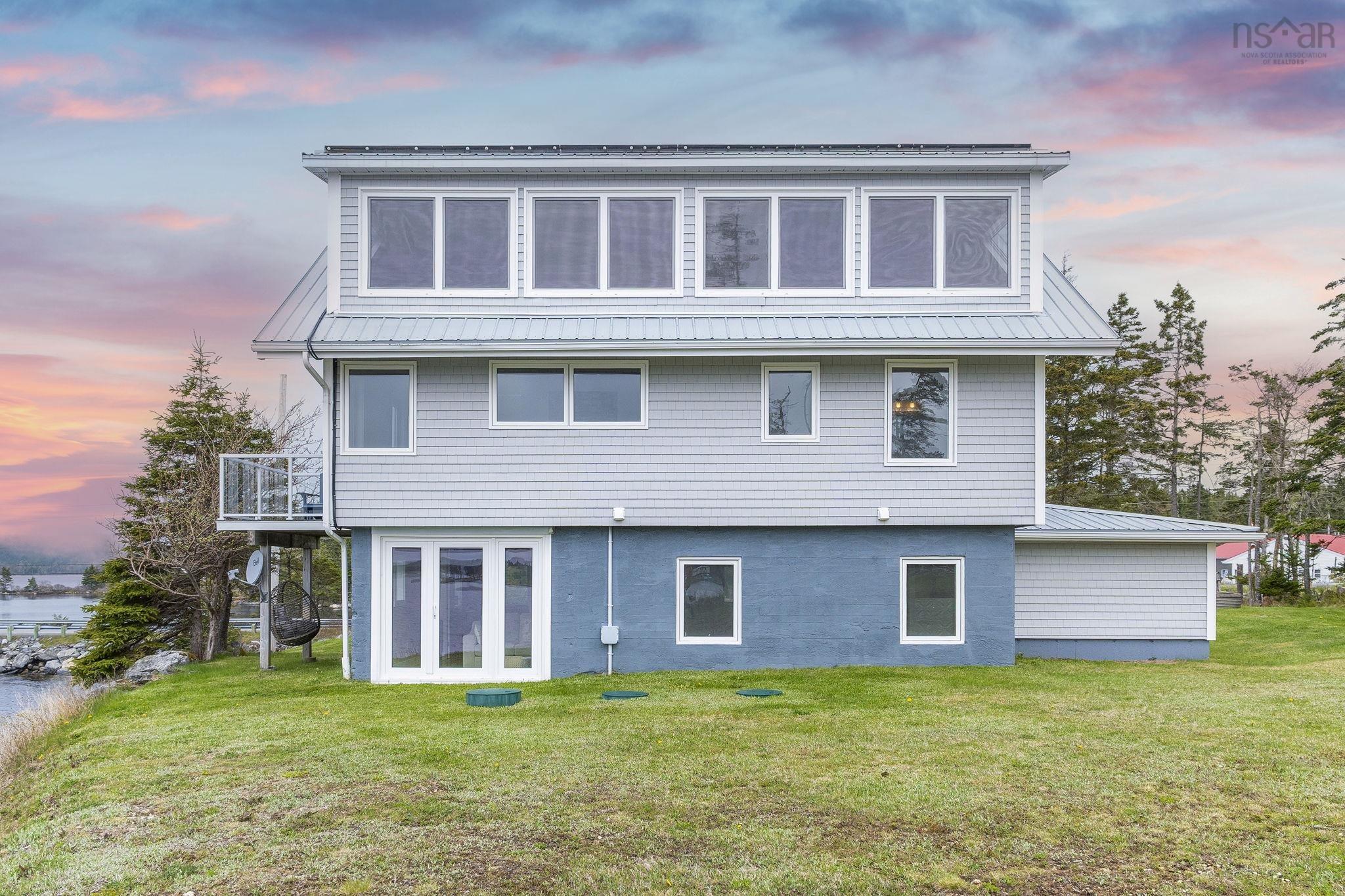 $889,900.00: 10380 hwy 7 Oyster Pond, Oyster Pond