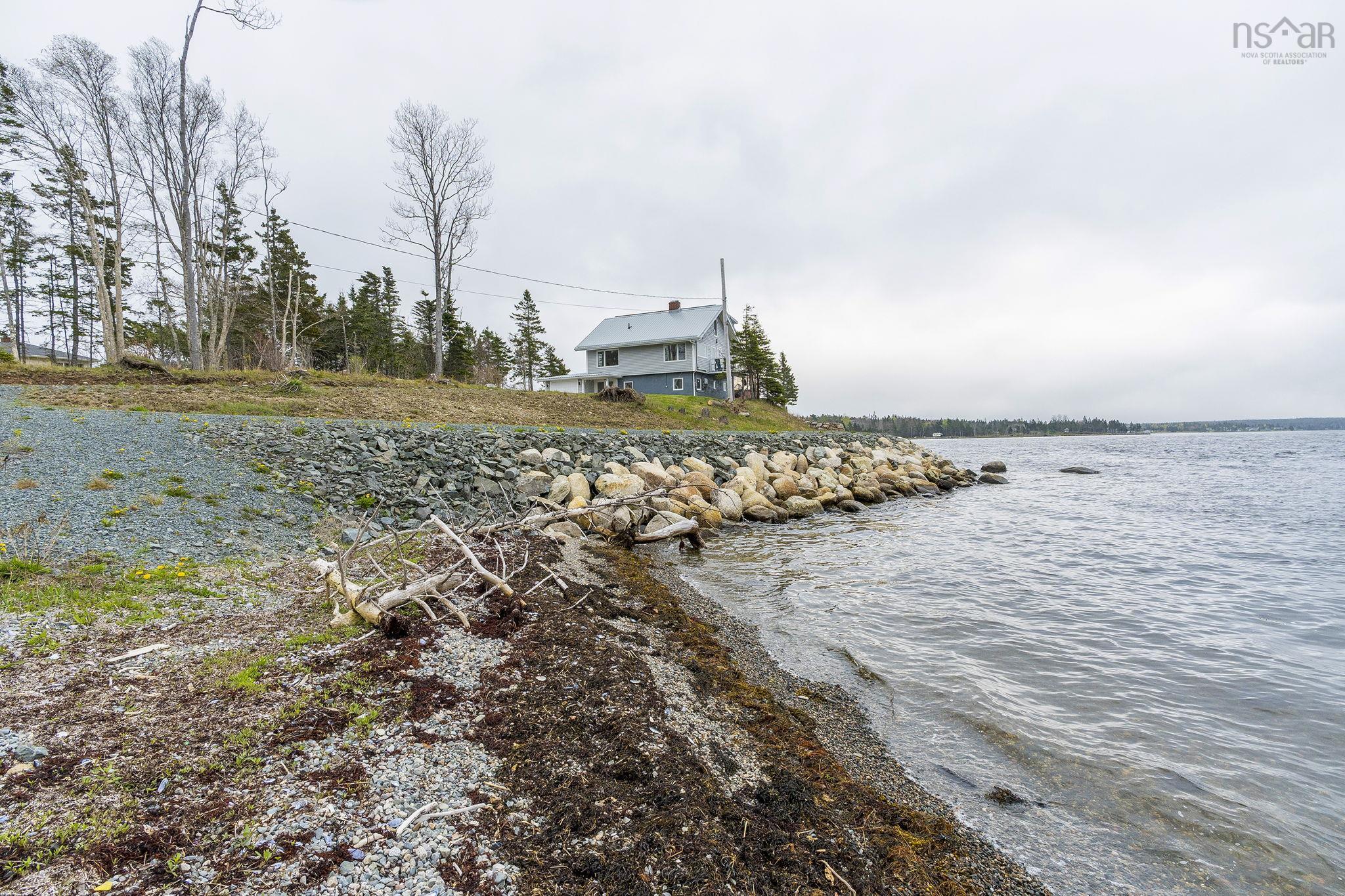 $889,900.00: 10380 hwy 7 Oyster Pond, Oyster Pond