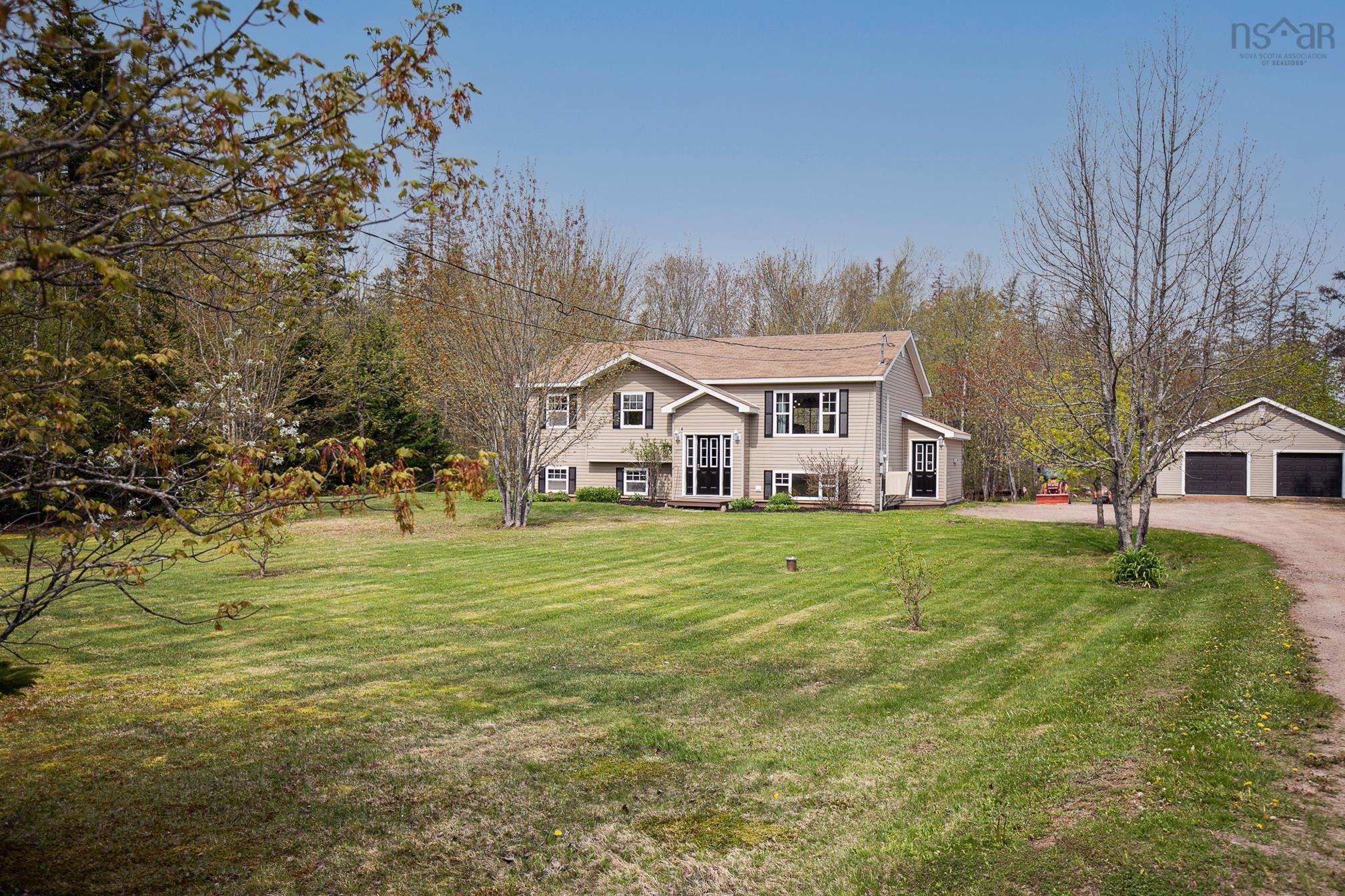 $479,900.00: 1223 Southampton Road, West Amherst