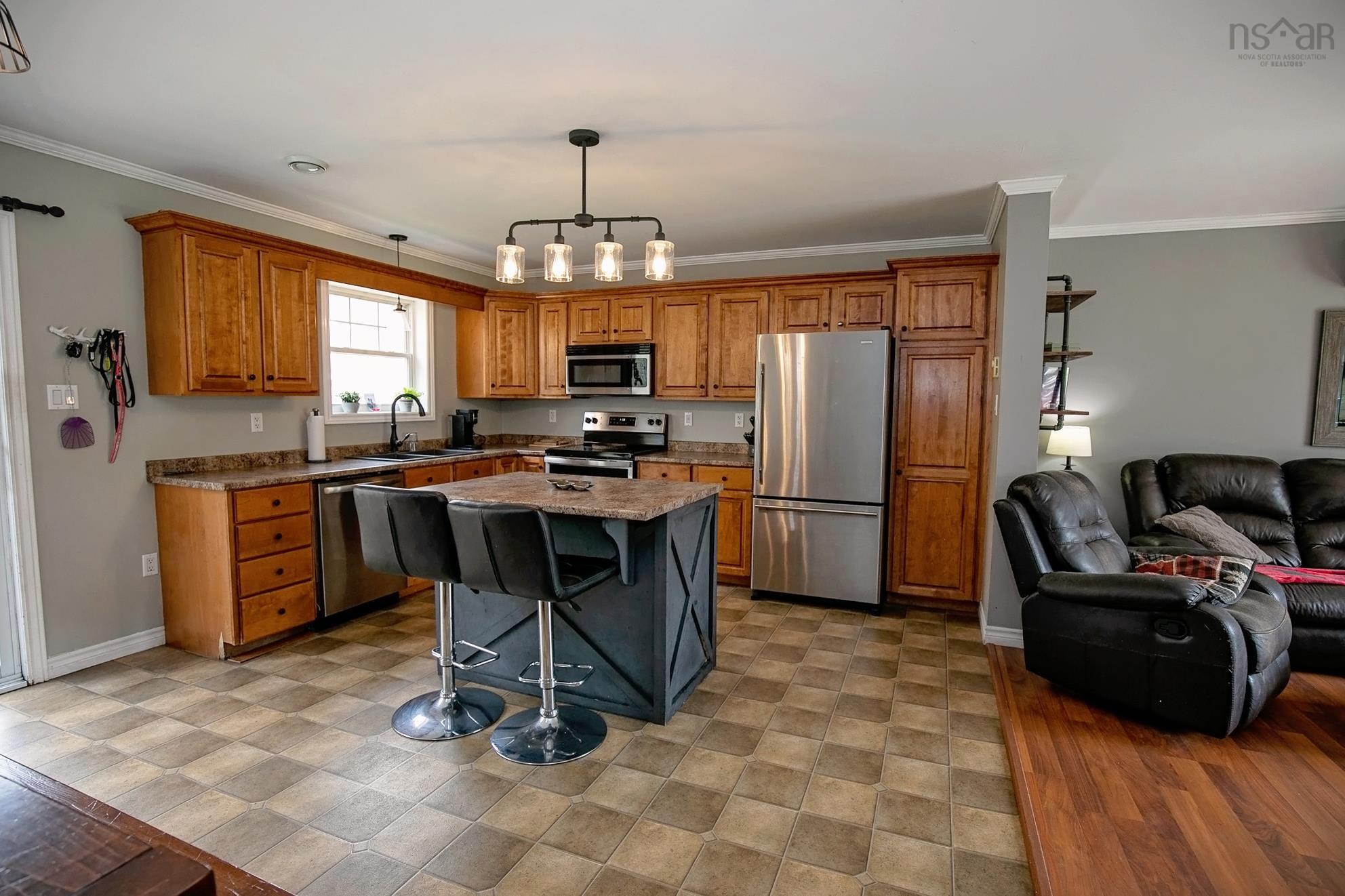 $479,900.00: 1223 Southampton Road, West Amherst